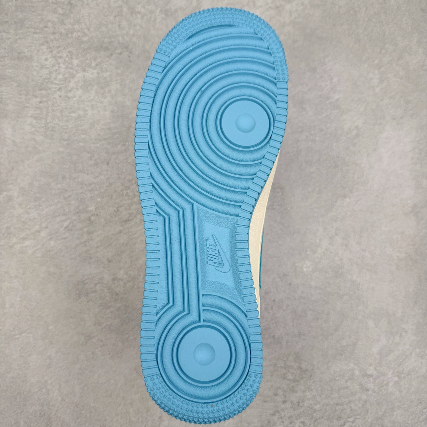 图片[9]-NK Air Force 1´07 Low 空军一号低帮百搭休闲运动板鞋 JJ2508-717 柔软、弹性十足的缓震性能和出色的中底设计 横跨复古与现代的外型结合 造就出风靡全球 三十多年的Force 1 直到今天还深受青睐 实拍调校N版已经零色差零失真 百分百还原实物色彩所见即所得 不存在货不对板色差等低级问题 选购参考实物拍摄 不混卖不参货 只用心做好货严格选品 承诺混一赔十 尺码：36 36.5 37.5 38 38.5 39 40 40.5 41 42 42.5 43 44 44.5 45-选品中心