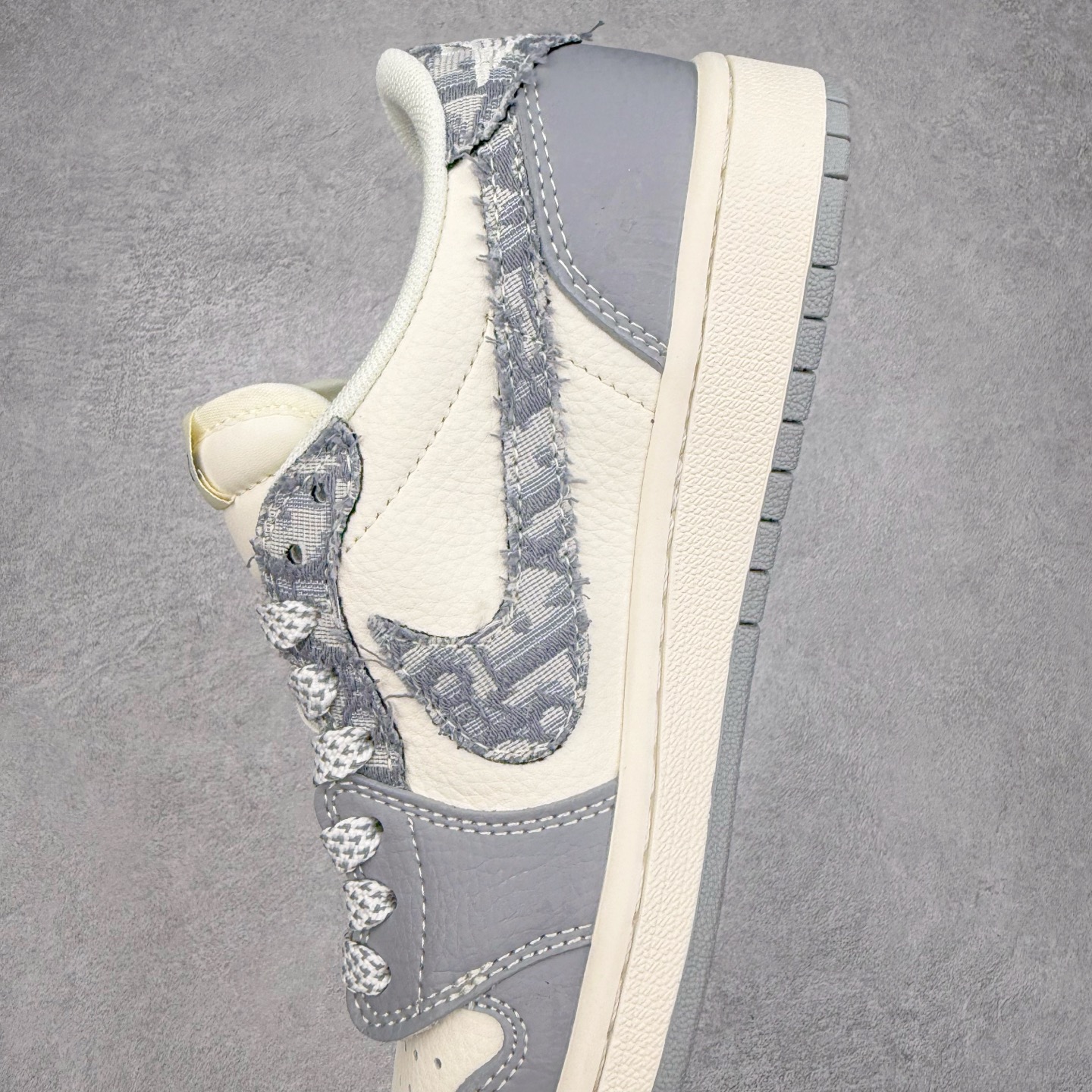 图片[7]-＃福利特价 TS x Air Jordan AJ1 Low 倒钩低帮联名定制配色 原厂内置气垫魔块 A模大底 头层小牛皮 鞋舌AJ原厂专用牛津布+AJ专用反口珍珠布+原厂无杂质高弹内里海棉+特殊封边弹力鞋带 尺码：36 36.5 37.5 38 38.5 39 40 40.5 41 42 42.5 43 44 44.5 45 46 47.5-选品中心