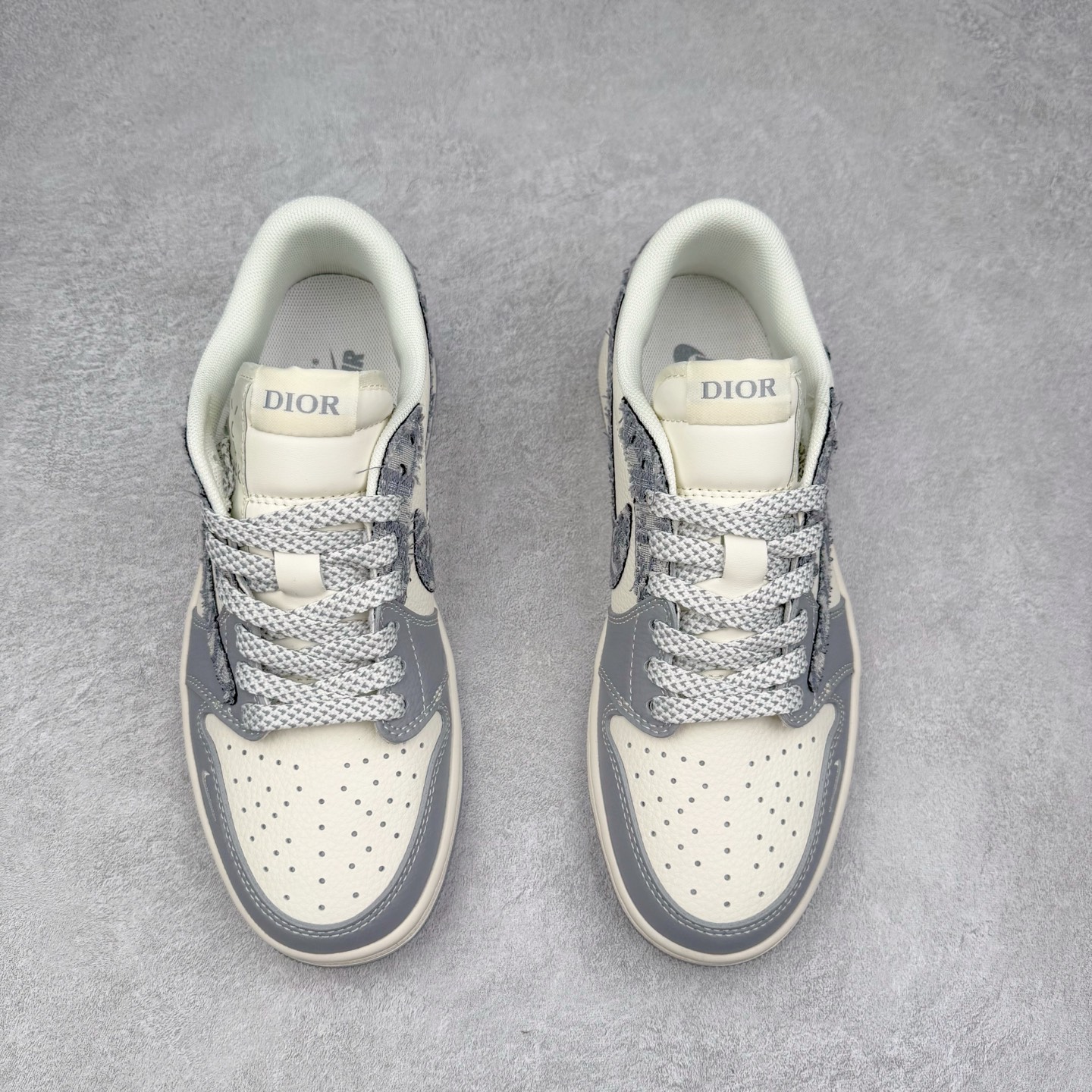 图片[2]-＃福利特价 TS x Air Jordan AJ1 Low 倒钩低帮联名定制配色 原厂内置气垫魔块 A模大底 头层小牛皮 鞋舌AJ原厂专用牛津布+AJ专用反口珍珠布+原厂无杂质高弹内里海棉+特殊封边弹力鞋带 尺码：36 36.5 37.5 38 38.5 39 40 40.5 41 42 42.5 43 44 44.5 45 46 47.5-选品中心