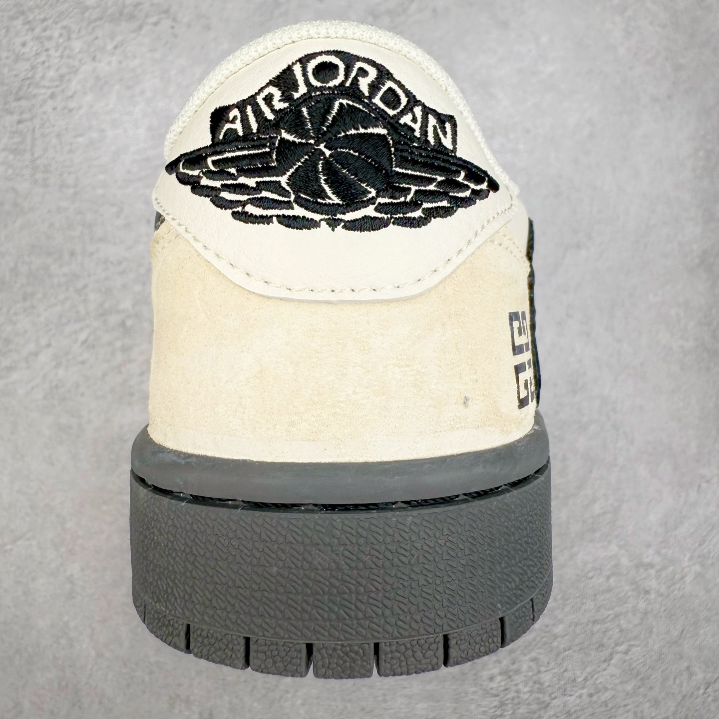 图片[8]-＃福利特价 TS x Air Jordan AJ1 Low 倒钩低帮联名定制配色 原厂内置气垫魔块 A模大底 头层小牛皮 鞋舌AJ原厂专用牛津布+AJ专用反口珍珠布+原厂无杂质高弹内里海棉+特殊封边弹力鞋带 尺码：36 36.5 37.5 38 38.5 39 40 40.5 41 42 42.5 43 44 44.5 45 46 47.5-选品中心