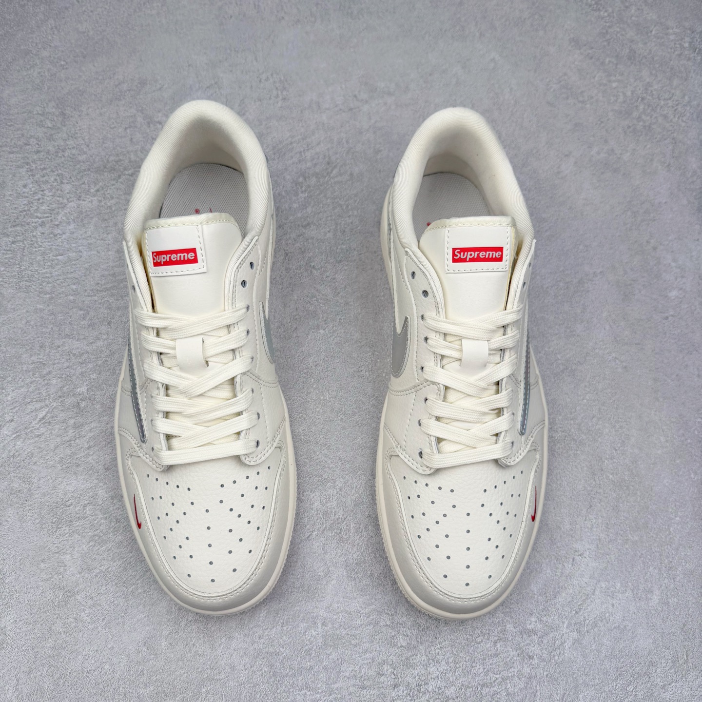 图片[2]-＃福利特价 TS x Air Jordan AJ1 Low 倒钩低帮联名定制配色 原厂内置气垫魔块 A模大底 头层小牛皮 鞋舌AJ原厂专用牛津布+AJ专用反口珍珠布+原厂无杂质高弹内里海棉+特殊封边弹力鞋带 尺码：36 36.5 37.5 38 38.5 39 40 40.5 41 42 42.5 43 44 44.5 45 46 47.5-选品中心