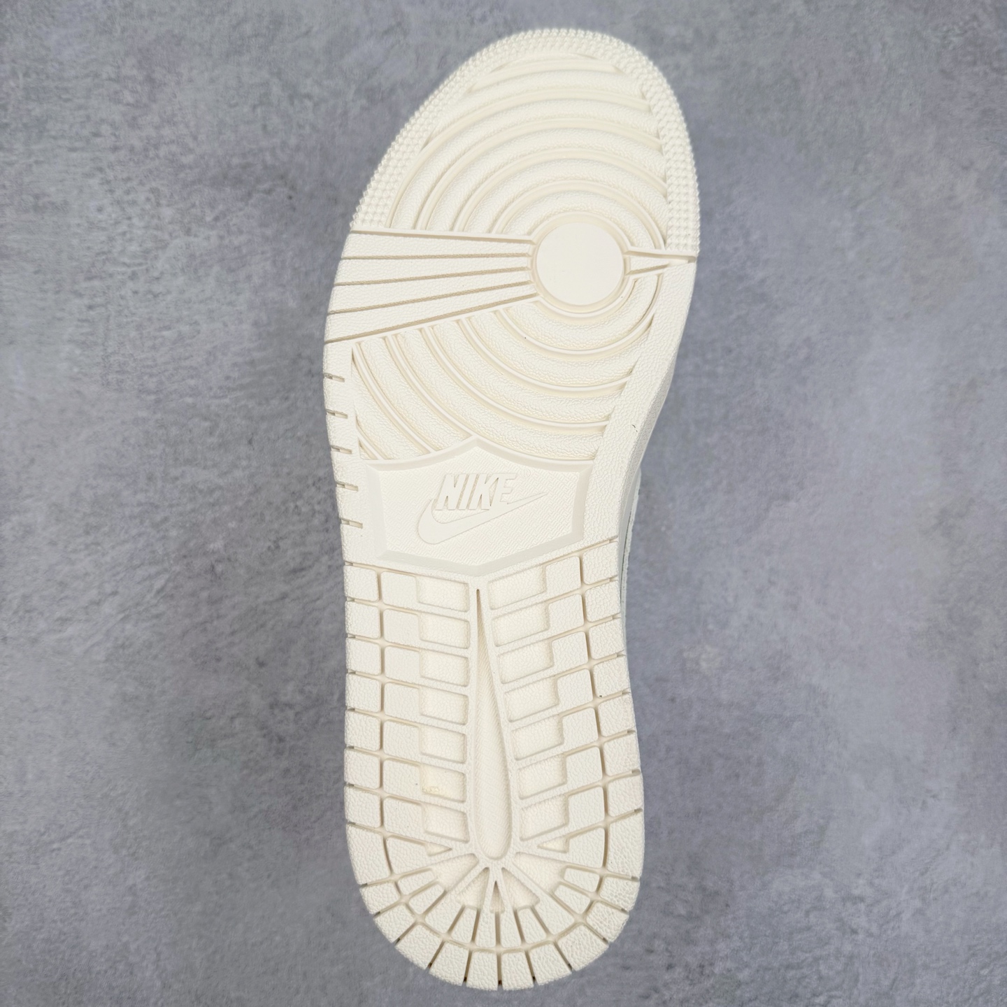 图片[9]-＃福利特价 TS x Air Jordan AJ1 Low 倒钩低帮联名定制配色 原厂内置气垫魔块 A模大底 头层小牛皮 鞋舌AJ原厂专用牛津布+AJ专用反口珍珠布+原厂无杂质高弹内里海棉+特殊封边弹力鞋带 尺码：36 36.5 37.5 38 38.5 39 40 40.5 41 42 42.5 43 44 44.5 45 46 47.5-选品中心