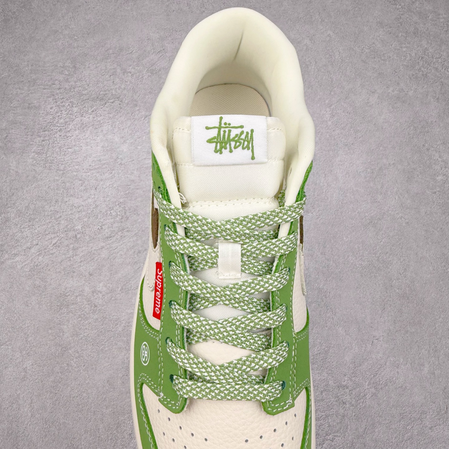 图片[5]-NK Dunk Low 定制配色 LW1818-120 大厂出品 极力推荐 原装头层材料 独家版型蒸餾加工帶來的是更好的视觉和脚感体验大厂纯原品质出货 清洁度 电绣工艺 皮料切割干净无任何毛边 细节完美 实拍调校N版已经零色差零失真 百分百还原实物色彩所见即所得 不存在货不对板色差等低级问题 选购参考实物拍摄 不混卖不参货 只用心做好货严格选品 承诺混一赔十 尺码：36 36.5 37.5 38 38.5 39 40 40.5 41 42 42.5 43 44 44.5 45-选品中心