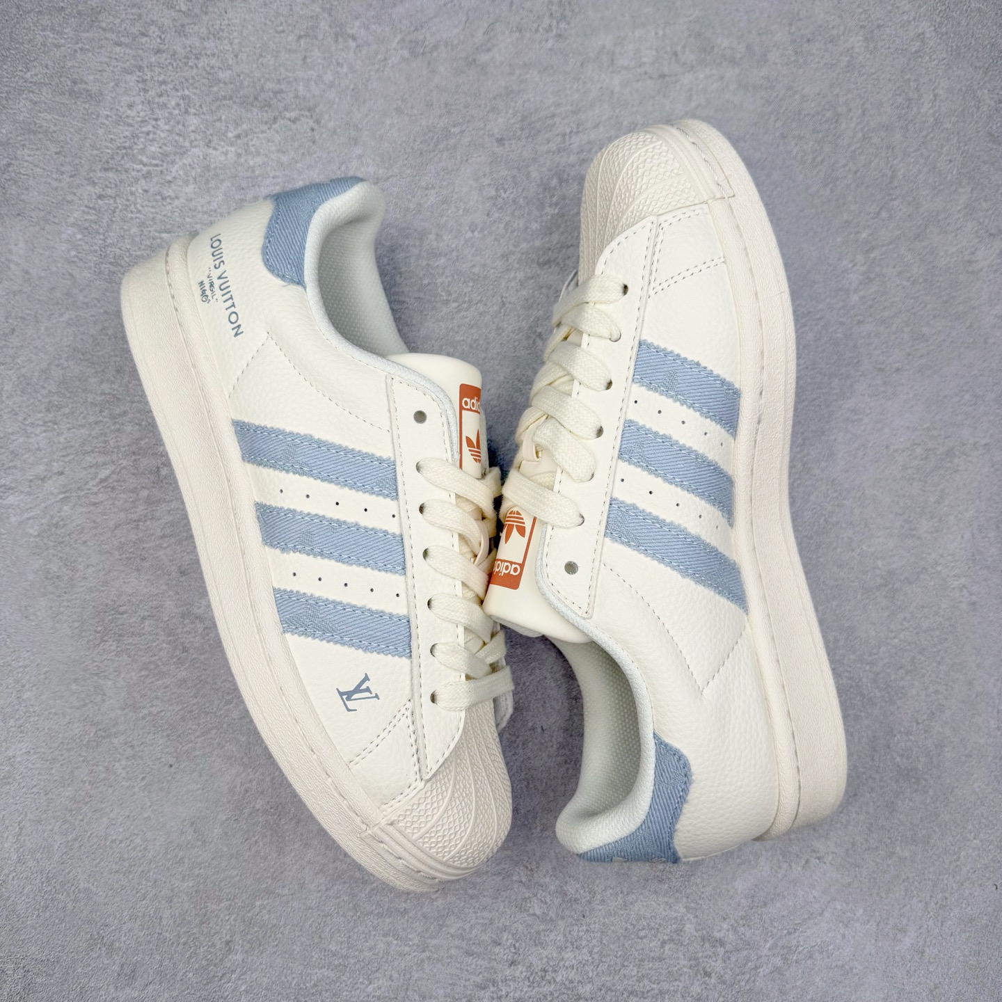 图片[3]-＃C2 AD Originals Superstar 经典复古贝壳头板鞋 SD6821 诞生于1969年 是第一双将全皮面鞋 身与橡胶鞋头结合在一起的低帮篮球鞋 Superstar最开始 是作为高帮篮球鞋Pro Model的低帮版本而出现的 但因为其独特和醒目的橡胶鞋头造型而让大家熟知 被大家形象地称为\\\”shelltoe\\\”贝壳头 在70年代的美国职业篮球场上 接近3/4的NBA球员都将这双Superstar作为场上用鞋 80年代之后 经过不断的改良和发展 Superstar逐渐成为横跨时装、音乐、街头文化、休闲和运动等各大领域的时尚潮鞋 尺码：36 36.5 37 38 38.5 39 40 40.5 41 42 42.5 43 44 44.5 45-选品中心