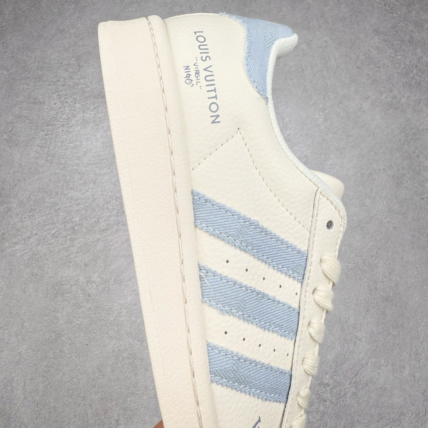 图片[6]-＃C2 AD Originals Superstar 经典复古贝壳头板鞋 SD6821 诞生于1969年 是第一双将全皮面鞋 身与橡胶鞋头结合在一起的低帮篮球鞋 Superstar最开始 是作为高帮篮球鞋Pro Model的低帮版本而出现的 但因为其独特和醒目的橡胶鞋头造型而让大家熟知 被大家形象地称为\\\”shelltoe\\\”贝壳头 在70年代的美国职业篮球场上 接近3/4的NBA球员都将这双Superstar作为场上用鞋 80年代之后 经过不断的改良和发展 Superstar逐渐成为横跨时装、音乐、街头文化、休闲和运动等各大领域的时尚潮鞋 尺码：36 36.5 37 38 38.5 39 40 40.5 41 42 42.5 43 44 44.5 45-选品中心