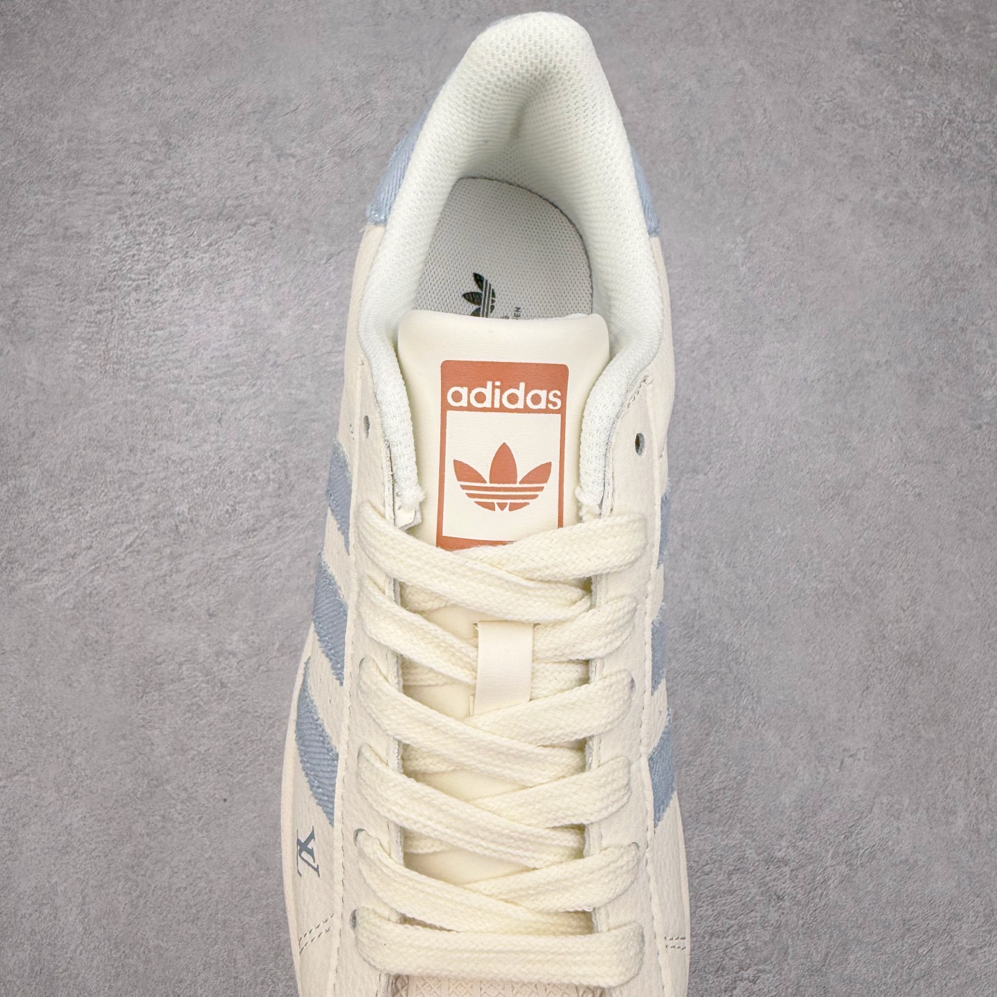 图片[5]-＃C2 AD Originals Superstar 经典复古贝壳头板鞋 SD6821 诞生于1969年 是第一双将全皮面鞋 身与橡胶鞋头结合在一起的低帮篮球鞋 Superstar最开始 是作为高帮篮球鞋Pro Model的低帮版本而出现的 但因为其独特和醒目的橡胶鞋头造型而让大家熟知 被大家形象地称为\\\”shelltoe\\\”贝壳头 在70年代的美国职业篮球场上 接近3/4的NBA球员都将这双Superstar作为场上用鞋 80年代之后 经过不断的改良和发展 Superstar逐渐成为横跨时装、音乐、街头文化、休闲和运动等各大领域的时尚潮鞋 尺码：36 36.5 37 38 38.5 39 40 40.5 41 42 42.5 43 44 44.5 45-选品中心