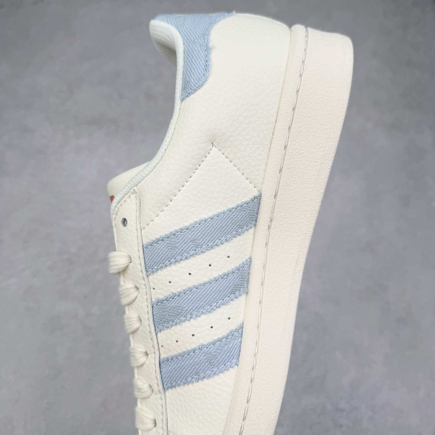 图片[7]-＃C2 AD Originals Superstar 经典复古贝壳头板鞋 SD6821 诞生于1969年 是第一双将全皮面鞋 身与橡胶鞋头结合在一起的低帮篮球鞋 Superstar最开始 是作为高帮篮球鞋Pro Model的低帮版本而出现的 但因为其独特和醒目的橡胶鞋头造型而让大家熟知 被大家形象地称为\\\”shelltoe\\\”贝壳头 在70年代的美国职业篮球场上 接近3/4的NBA球员都将这双Superstar作为场上用鞋 80年代之后 经过不断的改良和发展 Superstar逐渐成为横跨时装、音乐、街头文化、休闲和运动等各大领域的时尚潮鞋 尺码：36 36.5 37 38 38.5 39 40 40.5 41 42 42.5 43 44 44.5 45-选品中心