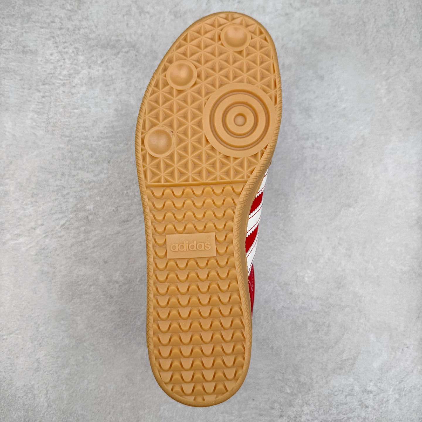 图片[9]-＃C2 AD Original Samba OG 复古经典轻便板鞋 定制配色 XR0006 这款桑巴鞋展示了高质量的工艺 带有装饰的超锁缝制和无缝的手感 柔软、柔软的皮革造型和标志性的3条纹完成了精致的外观 正规合身鞋带 鞋面上有绒面鞋垫 橡胶鞋底 享受正畸套筒软感 自50年代首次亮相以来就一直在赢得粉丝的青睐 尺码：36 36.5 37.5 38 38.5 39 40 40.5 41 42 42.5 43 44 44.5 45-选品中心