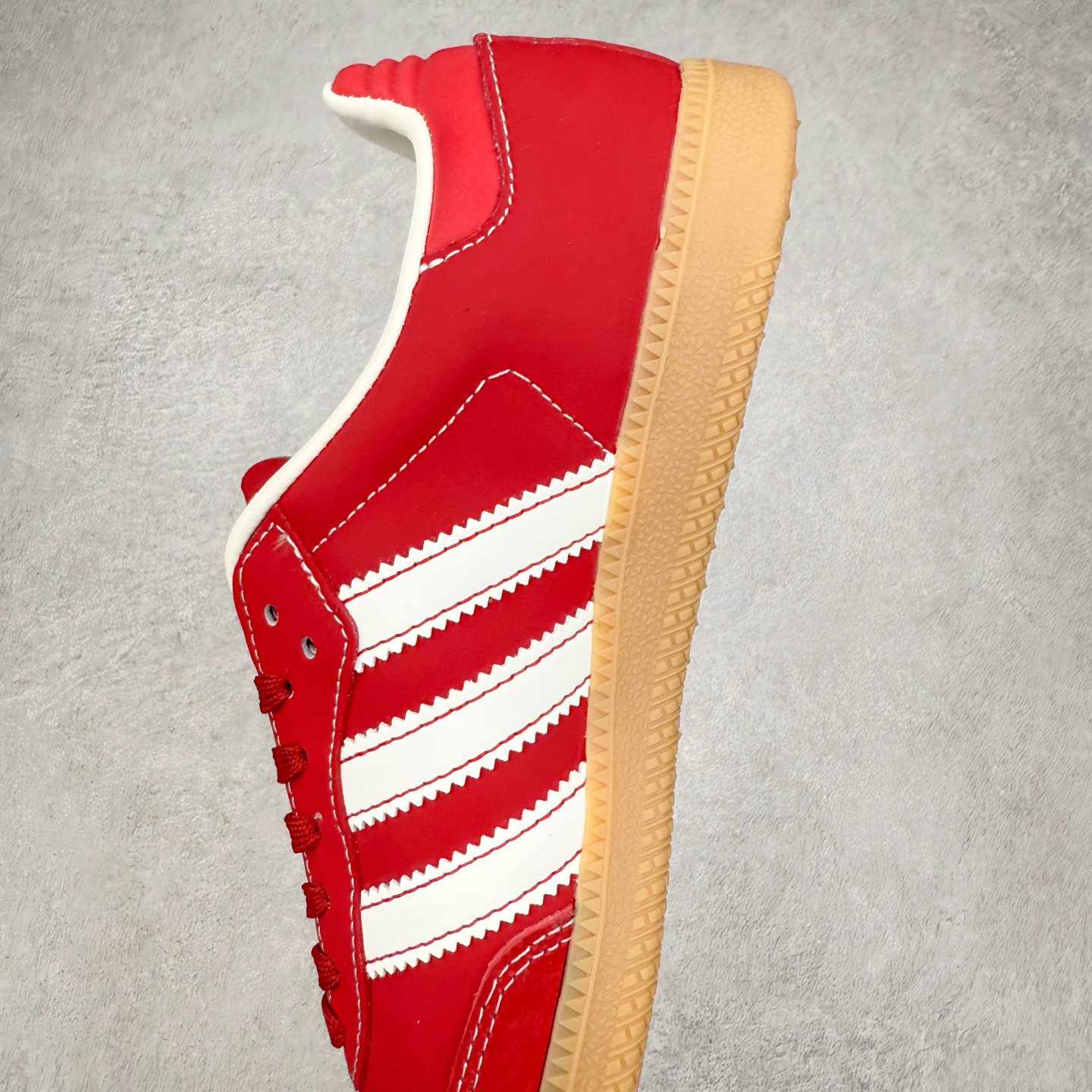 图片[7]-＃C2 AD Original Samba OG 复古经典轻便板鞋 定制配色 XR0006 这款桑巴鞋展示了高质量的工艺 带有装饰的超锁缝制和无缝的手感 柔软、柔软的皮革造型和标志性的3条纹完成了精致的外观 正规合身鞋带 鞋面上有绒面鞋垫 橡胶鞋底 享受正畸套筒软感 自50年代首次亮相以来就一直在赢得粉丝的青睐 尺码：36 36.5 37.5 38 38.5 39 40 40.5 41 42 42.5 43 44 44.5 45-选品中心