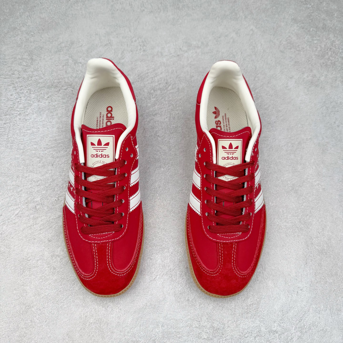 图片[2]-＃C2 AD Original Samba OG 复古经典轻便板鞋 定制配色 XR0006 这款桑巴鞋展示了高质量的工艺 带有装饰的超锁缝制和无缝的手感 柔软、柔软的皮革造型和标志性的3条纹完成了精致的外观 正规合身鞋带 鞋面上有绒面鞋垫 橡胶鞋底 享受正畸套筒软感 自50年代首次亮相以来就一直在赢得粉丝的青睐 尺码：36 36.5 37.5 38 38.5 39 40 40.5 41 42 42.5 43 44 44.5 45-选品中心