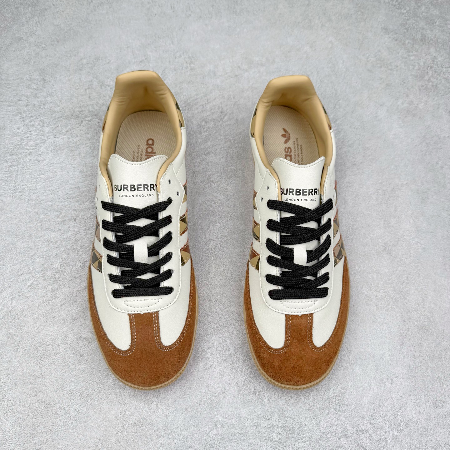 图片[2]-＃C2 AD Original Samba OG 复古经典轻便板鞋 定制配色 GJ75806这款桑巴鞋展示了高质量的工艺 带有装饰的超锁缝制和无缝的手感 柔软、柔软的皮革造型和标志性的3条纹完成了精致的外观 正规合身鞋带 鞋面上有绒面鞋垫 橡胶鞋底 享受正畸套筒软感 自50年代首次亮相以来就一直在赢得粉丝的青睐 尺码：36 36.5 37.5 38 38.5 39 40 40.5 41 42 42.5 43 44 44.5 45-选品中心