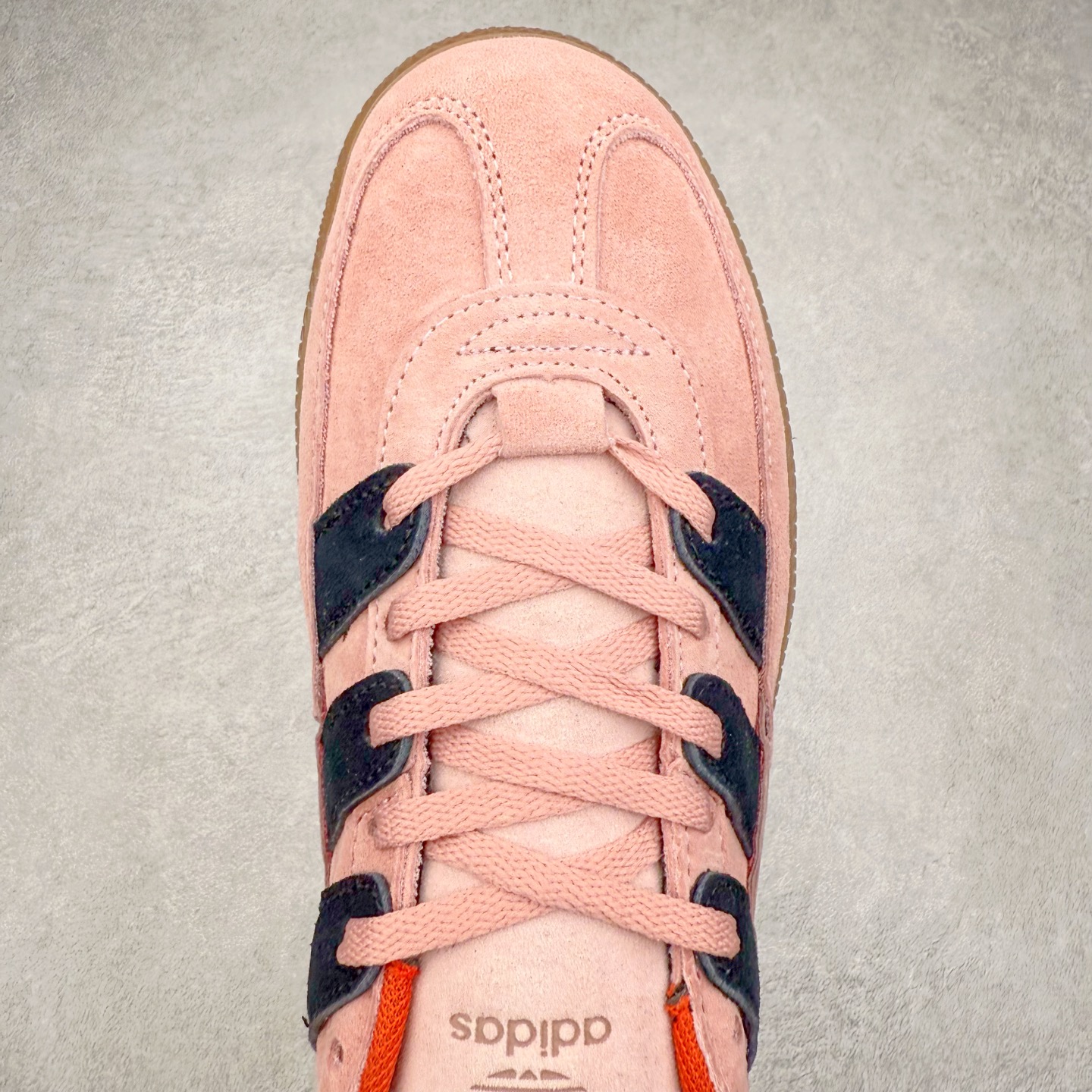 图片[4]-AD Originals HANDBALL SPEZIAL 百搭舒适 低帮板鞋男女同款 JI2605 这款来自阿迪达斯的这款HANDBALL SPZL前身是一双手球运动鞋，这一次拿来复刻，所以鞋面的主要色彩选用了黑色， 鞋面外侧除了Spezial字母之外还有三叶草标志。Handball SPZL作为复古手球训练鞋与作为室内足球鞋的Samba有着异曲同工之处，但是质感更为出众的鞋身以及丰富的配色选择比起Samba来讲可以说是更胜一筹了！尺码：36 36⅔ 37⅓ 38 38⅔ 39⅓ 40 40⅔ 41⅓ 42 42⅔ 43⅓ 44 45-选品中心