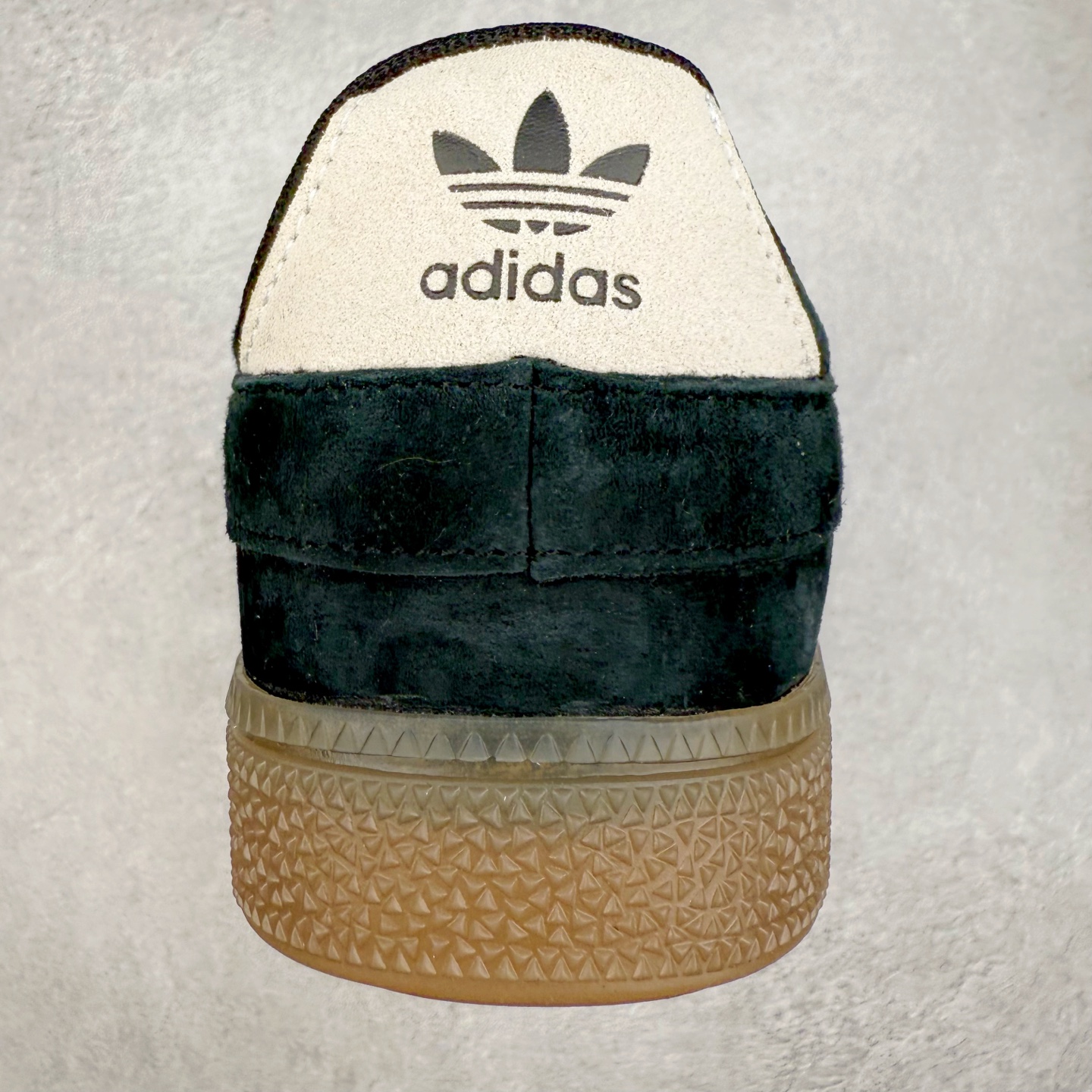 图片[8]-AD Originals HANDBALL SPEZIAL 百搭舒适 低帮板鞋男女同款 JS2795 这款来自阿迪达斯的这款HANDBALL SPZL前身是一双手球运动鞋，这一次拿来复刻，所以鞋面的主要色彩选用了黑色， 鞋面外侧除了Spezial字母之外还有三叶草标志。Handball SPZL作为复古手球训练鞋与作为室内足球鞋的Samba有着异曲同工之处，但是质感更为出众的鞋身以及丰富的配色选择比起Samba来讲可以说是更胜一筹了！尺码：36 36⅔ 37⅓ 38 38⅔ 39⅓ 40 40⅔ 41⅓ 42 42⅔ 43⅓ 44 45-选品中心