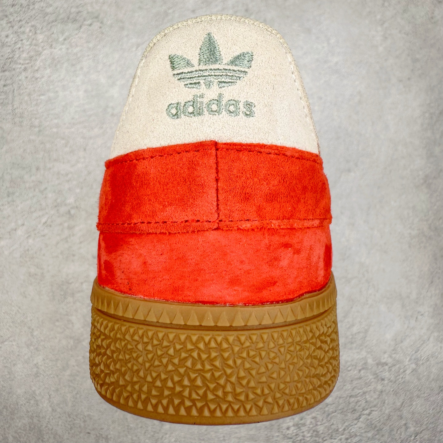 图片[8]-AD Originals HANDBALL SPEZIAL 百搭舒适 低帮板鞋男女同款 JI2607 这款来自阿迪达斯的这款HANDBALL SPZL前身是一双手球运动鞋，这一次拿来复刻，所以鞋面的主要色彩选用了黑色， 鞋面外侧除了Spezial字母之外还有三叶草标志。Handball SPZL作为复古手球训练鞋与作为室内足球鞋的Samba有着异曲同工之处，但是质感更为出众的鞋身以及丰富的配色选择比起Samba来讲可以说是更胜一筹了！尺码：36 36⅔ 37⅓ 38 38⅔ 39⅓ 40 40⅔ 41⅓ 42 42⅔ 43⅓ 44 45-选品中心