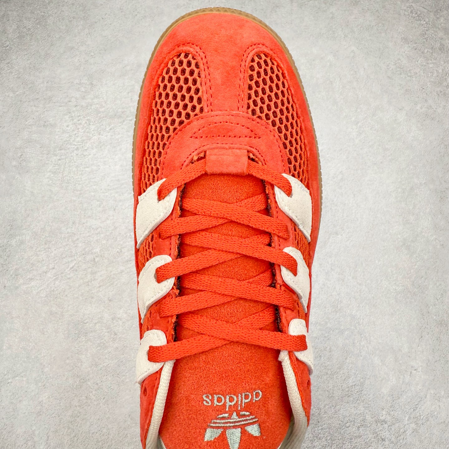 图片[4]-AD Originals HANDBALL SPEZIAL 百搭舒适 低帮板鞋男女同款 JI2607 这款来自阿迪达斯的这款HANDBALL SPZL前身是一双手球运动鞋，这一次拿来复刻，所以鞋面的主要色彩选用了黑色， 鞋面外侧除了Spezial字母之外还有三叶草标志。Handball SPZL作为复古手球训练鞋与作为室内足球鞋的Samba有着异曲同工之处，但是质感更为出众的鞋身以及丰富的配色选择比起Samba来讲可以说是更胜一筹了！尺码：36 36⅔ 37⅓ 38 38⅔ 39⅓ 40 40⅔ 41⅓ 42 42⅔ 43⅓ 44 45-选品中心