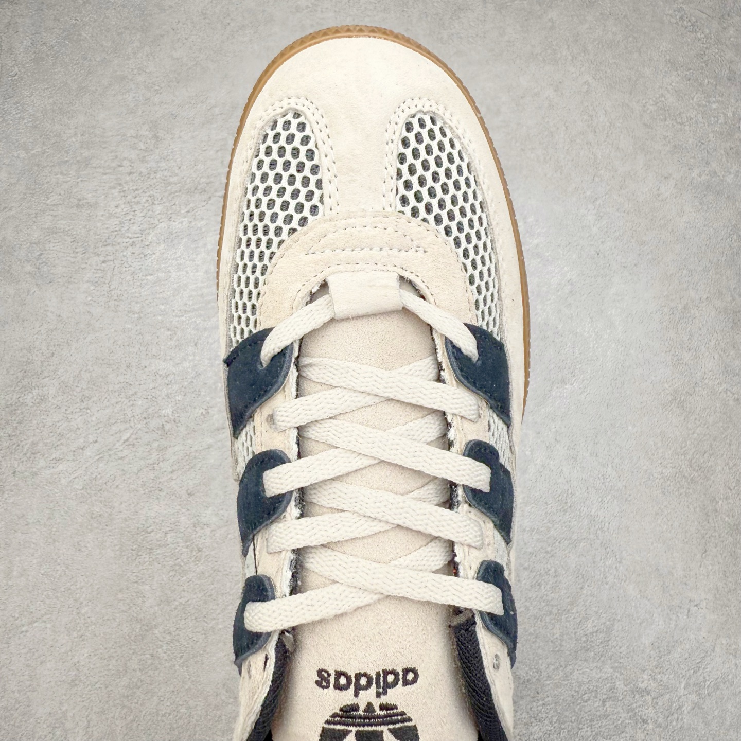 图片[4]-AD Originals HANDBALL SPEZIAL 百搭舒适 低帮板鞋男女同款 JI2608 这款来自阿迪达斯的这款HANDBALL SPZL前身是一双手球运动鞋，这一次拿来复刻，所以鞋面的主要色彩选用了黑色， 鞋面外侧除了Spezial字母之外还有三叶草标志。Handball SPZL作为复古手球训练鞋与作为室内足球鞋的Samba有着异曲同工之处，但是质感更为出众的鞋身以及丰富的配色选择比起Samba来讲可以说是更胜一筹了！尺码：36 36⅔ 37⅓ 38 38⅔ 39⅓ 40 40⅔ 41⅓ 42 42⅔ 43⅓ 44 45-选品中心