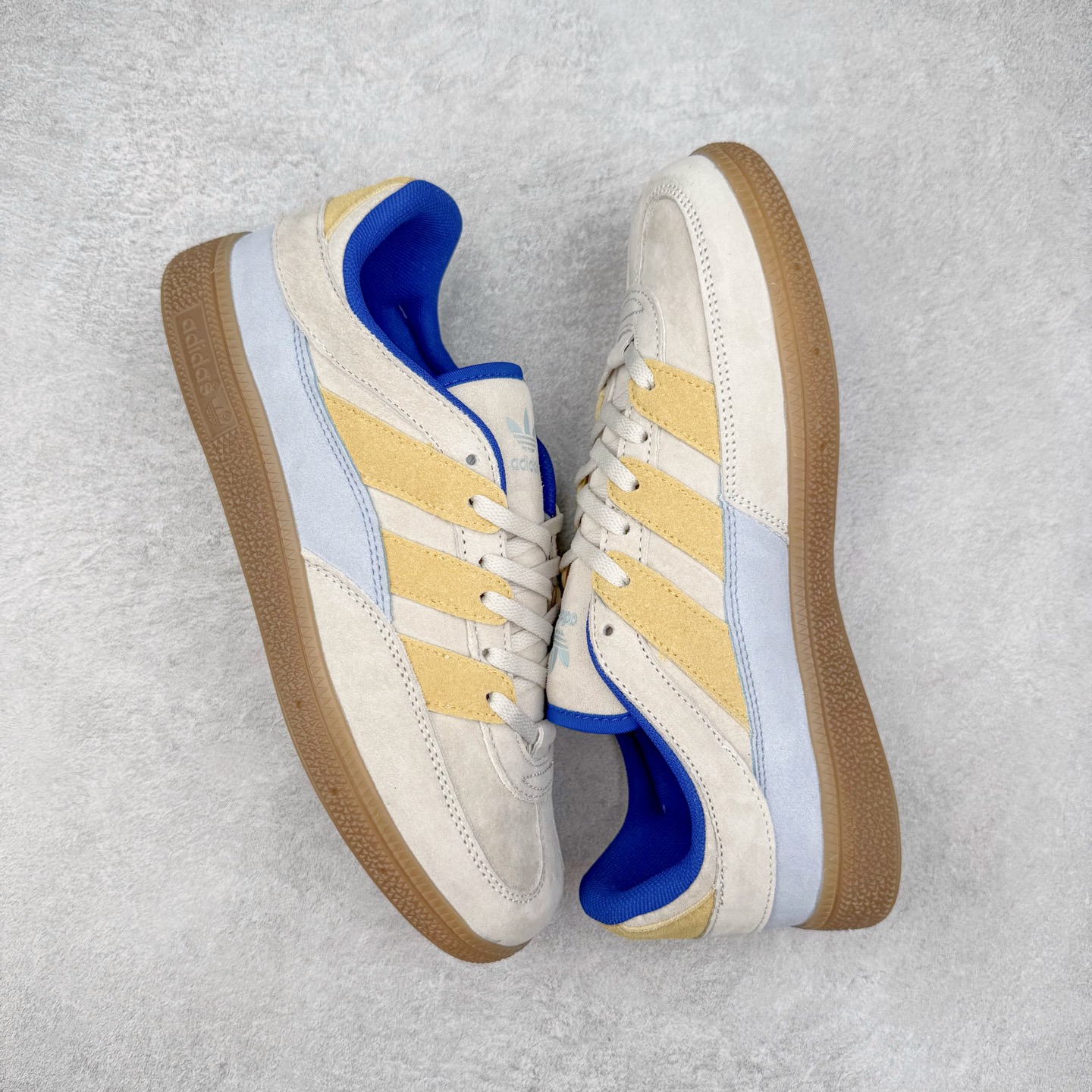 图片[3]-AD Originals HANDBALL SPEZIAL 百搭舒适 低帮板鞋男女同款 JI2606 这款来自阿迪达斯的这款HANDBALL SPZL前身是一双手球运动鞋，这一次拿来复刻，所以鞋面的主要色彩选用了黑色， 鞋面外侧除了Spezial字母之外还有三叶草标志。Handball SPZL作为复古手球训练鞋与作为室内足球鞋的Samba有着异曲同工之处，但是质感更为出众的鞋身以及丰富的配色选择比起Samba来讲可以说是更胜一筹了！尺码：36 36⅔ 37⅓ 38 38⅔ 39⅓ 40 40⅔ 41⅓ 42 42⅔ 43⅓ 44 45-选品中心