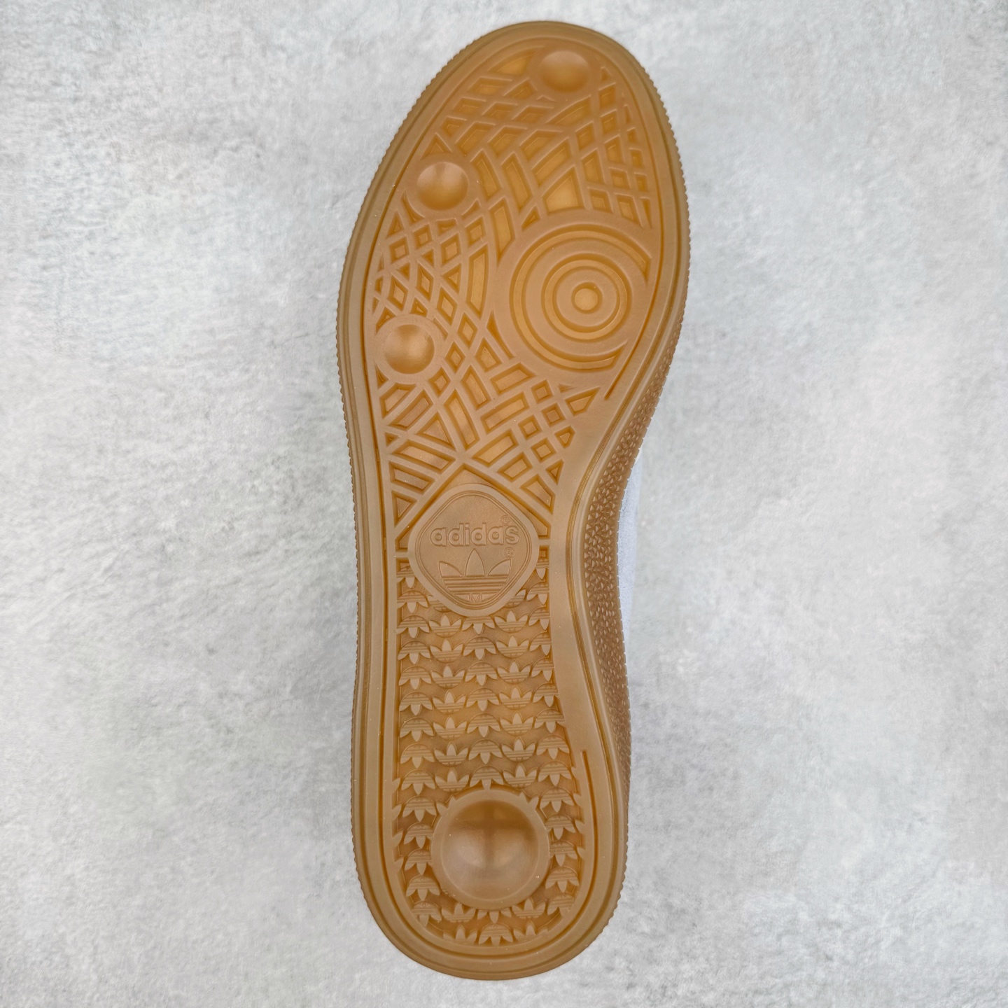 图片[9]-AD Originals HANDBALL SPEZIAL 百搭舒适 低帮板鞋男女同款 JI2606 这款来自阿迪达斯的这款HANDBALL SPZL前身是一双手球运动鞋，这一次拿来复刻，所以鞋面的主要色彩选用了黑色， 鞋面外侧除了Spezial字母之外还有三叶草标志。Handball SPZL作为复古手球训练鞋与作为室内足球鞋的Samba有着异曲同工之处，但是质感更为出众的鞋身以及丰富的配色选择比起Samba来讲可以说是更胜一筹了！尺码：36 36⅔ 37⅓ 38 38⅔ 39⅓ 40 40⅔ 41⅓ 42 42⅔ 43⅓ 44 45-选品中心