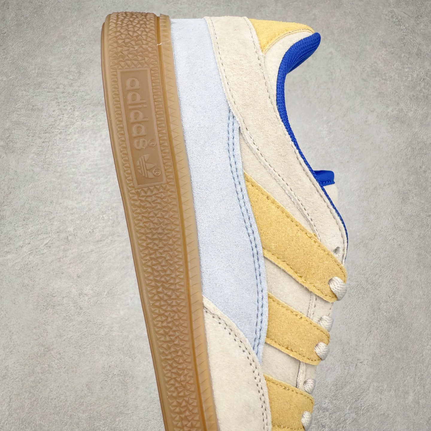 图片[6]-AD Originals HANDBALL SPEZIAL 百搭舒适 低帮板鞋男女同款 JI2606 这款来自阿迪达斯的这款HANDBALL SPZL前身是一双手球运动鞋，这一次拿来复刻，所以鞋面的主要色彩选用了黑色， 鞋面外侧除了Spezial字母之外还有三叶草标志。Handball SPZL作为复古手球训练鞋与作为室内足球鞋的Samba有着异曲同工之处，但是质感更为出众的鞋身以及丰富的配色选择比起Samba来讲可以说是更胜一筹了！尺码：36 36⅔ 37⅓ 38 38⅔ 39⅓ 40 40⅔ 41⅓ 42 42⅔ 43⅓ 44 45-选品中心