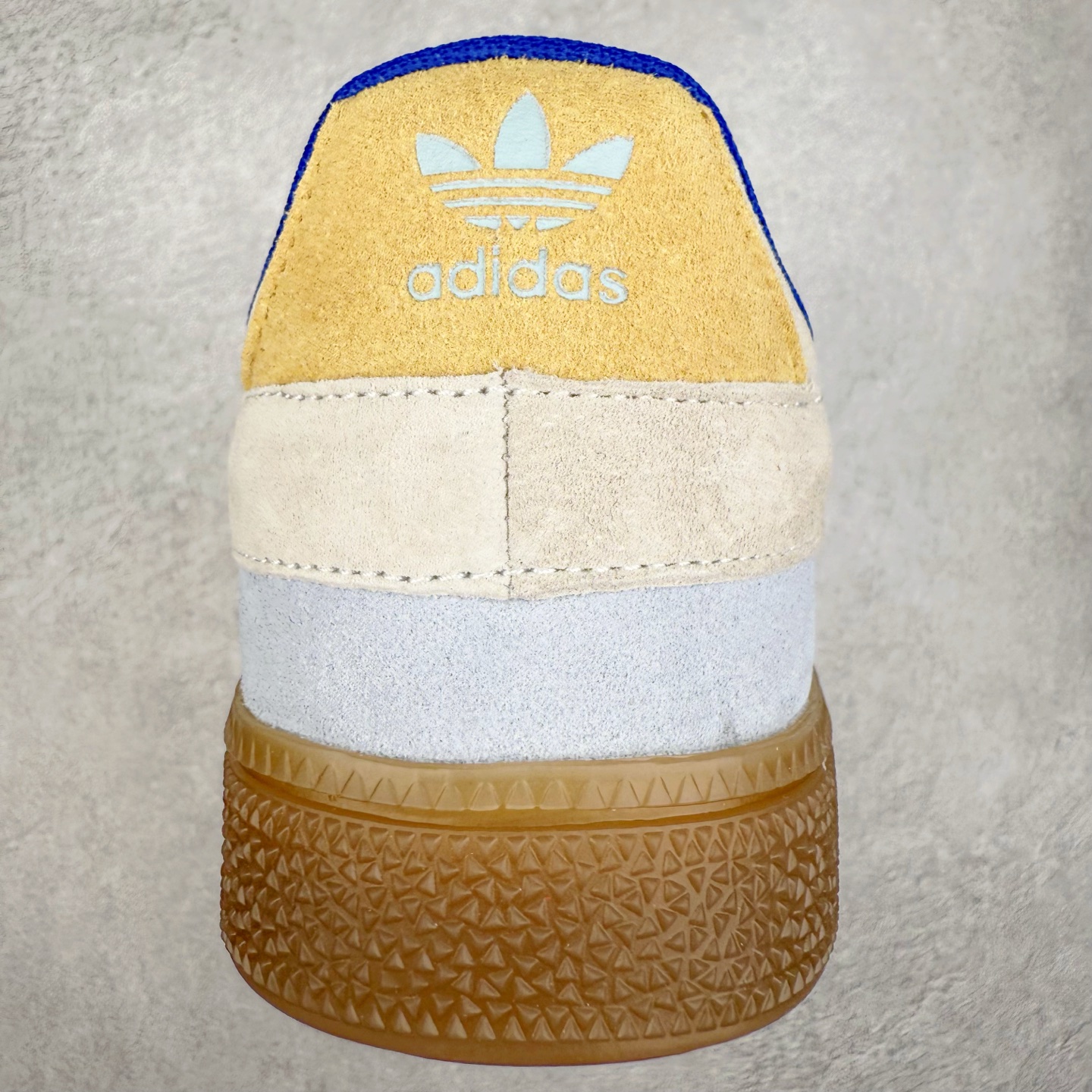 图片[8]-AD Originals HANDBALL SPEZIAL 百搭舒适 低帮板鞋男女同款 JI2606 这款来自阿迪达斯的这款HANDBALL SPZL前身是一双手球运动鞋，这一次拿来复刻，所以鞋面的主要色彩选用了黑色， 鞋面外侧除了Spezial字母之外还有三叶草标志。Handball SPZL作为复古手球训练鞋与作为室内足球鞋的Samba有着异曲同工之处，但是质感更为出众的鞋身以及丰富的配色选择比起Samba来讲可以说是更胜一筹了！尺码：36 36⅔ 37⅓ 38 38⅔ 39⅓ 40 40⅔ 41⅓ 42 42⅔ 43⅓ 44 45-选品中心