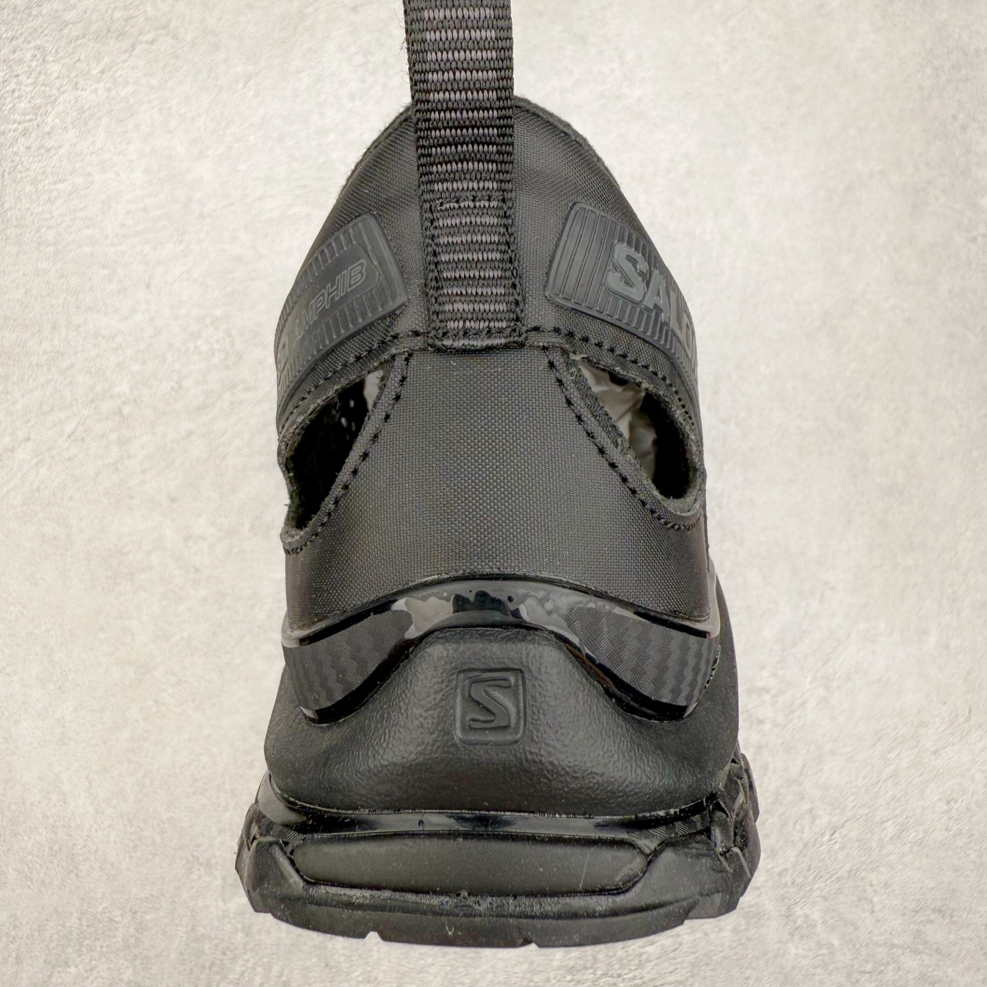 图片[8]-＃HP纯原 SALOMON XA Pro 3D AMPHIB 萨洛蒙潮流越野机能户外功能鞋 虎扑平台特供订单 耗时半年巨作 全套原纸板楦头开发 原厂特供网布配套加持 确保原汁原味 完美呈现版型 原档数据独家私模五层组合大底 男女鞋同步官方开发至46.5 原装Ortholite轻量化鞋垫 中底布带钢印编号 原厂TPU锁扣 进口港宝加持 后跟自然饱满 还原公司包裹性 鞋面采用SENSIFT贴合技术 全方位贴合包裹脚型 鞋跟部鞋底牵引设计 提供强大的抓地性能 更适应野外崎岖不平的道路 其3D ADVANCED CHASSIS底盘 材料轻量大化 钉齿设计更具稳定性 防护性 鞋底易磨损区运用CONTAGRIP高耐磨材料 应对城市硬质路面长距离跑考验 尺码：36 36.5 37.5 38 38.5 39 40 40.5 41 42 42.5 43 44 44.5 45 46 46.5-选品中心