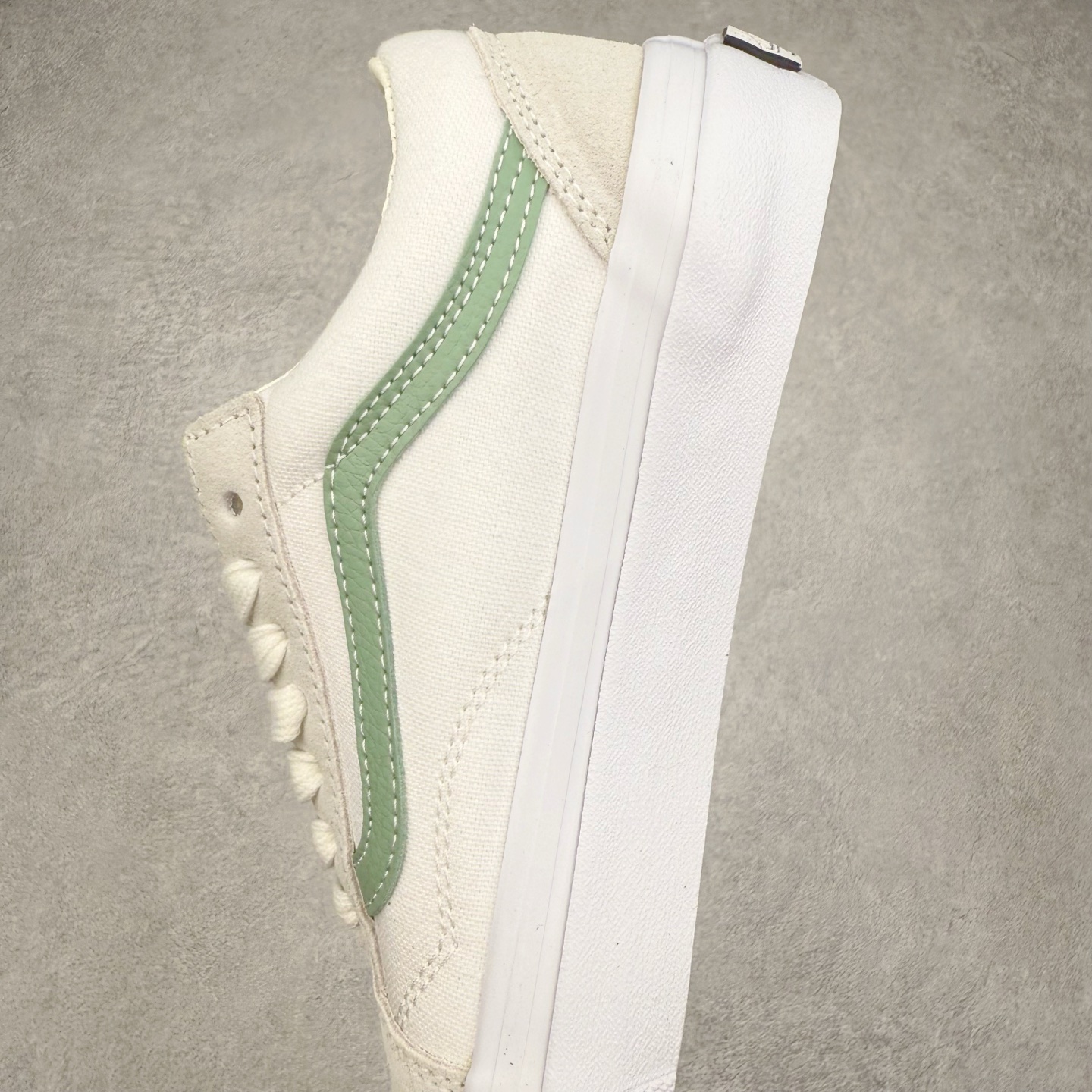 图片[7]-Vans Premium Old Skool 范斯官方 全新VPS高阶支线 继承了VANS VAULT OG以及 VANS 安纳海姆的复古属性 完善鞋身结构并提升脚感 从鞋型和贴合度方面重塑鞋款 可抽取活动鞋垫使脚感更舒适 货号：VN000D56ESM 檀木紫 货号：VN000D56ESK 白绿 尺码：35 36 36.5 37 38 38.5 39 40 40.5 41 42 42.5 43 44-选品中心