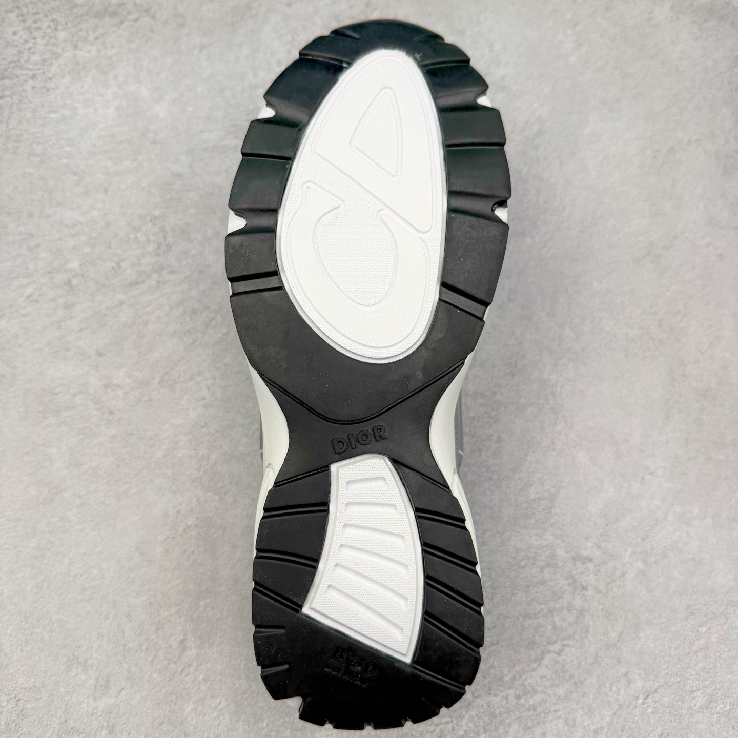 图片[9]-＃福利特价 Dior B30 迪奥网眼织物低帮运动休闲鞋 该款系列采用黑网色眼织物白和色科技料面精心制 作饰以反光“CD30”图形标志 外格轻盈的刻雕效果橡胶鞋搭底配标志性点的缀提升格调 内弹部力细节塑造想理的舒适穿着体验可与各休式闲造型配搭 彰显尚时现代的运风动范 尺码：36 37 35 39 40 41 42 43 44 45-选品中心