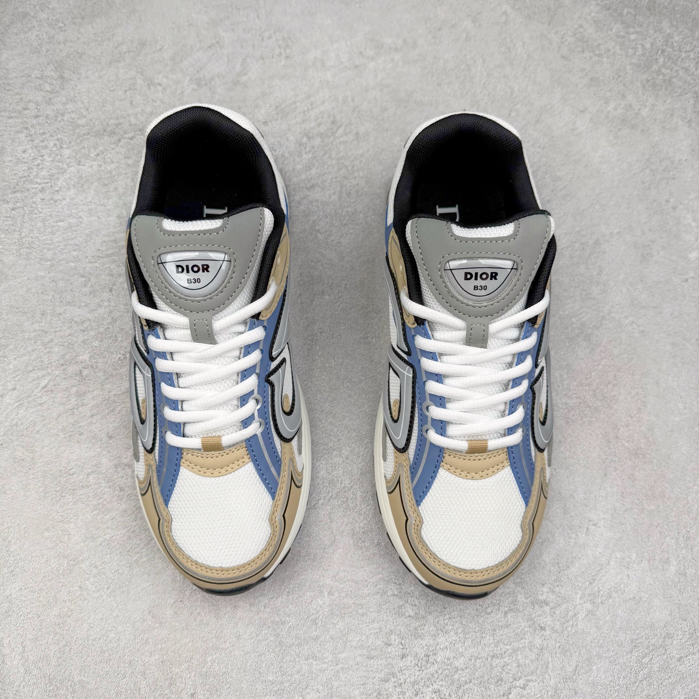 图片[2]-＃福利特价 Dior B30 迪奥网眼织物低帮运动休闲鞋 该款系列采用黑网色眼织物白和色科技料面精心制 作饰以反光“CD30”图形标志 外格轻盈的刻雕效果橡胶鞋搭底配标志性点的缀提升格调 内弹部力细节塑造想理的舒适穿着体验可与各休式闲造型配搭 彰显尚时现代的运风动范 尺码：36 37 35 39 40 41 42 43 44 45-选品中心