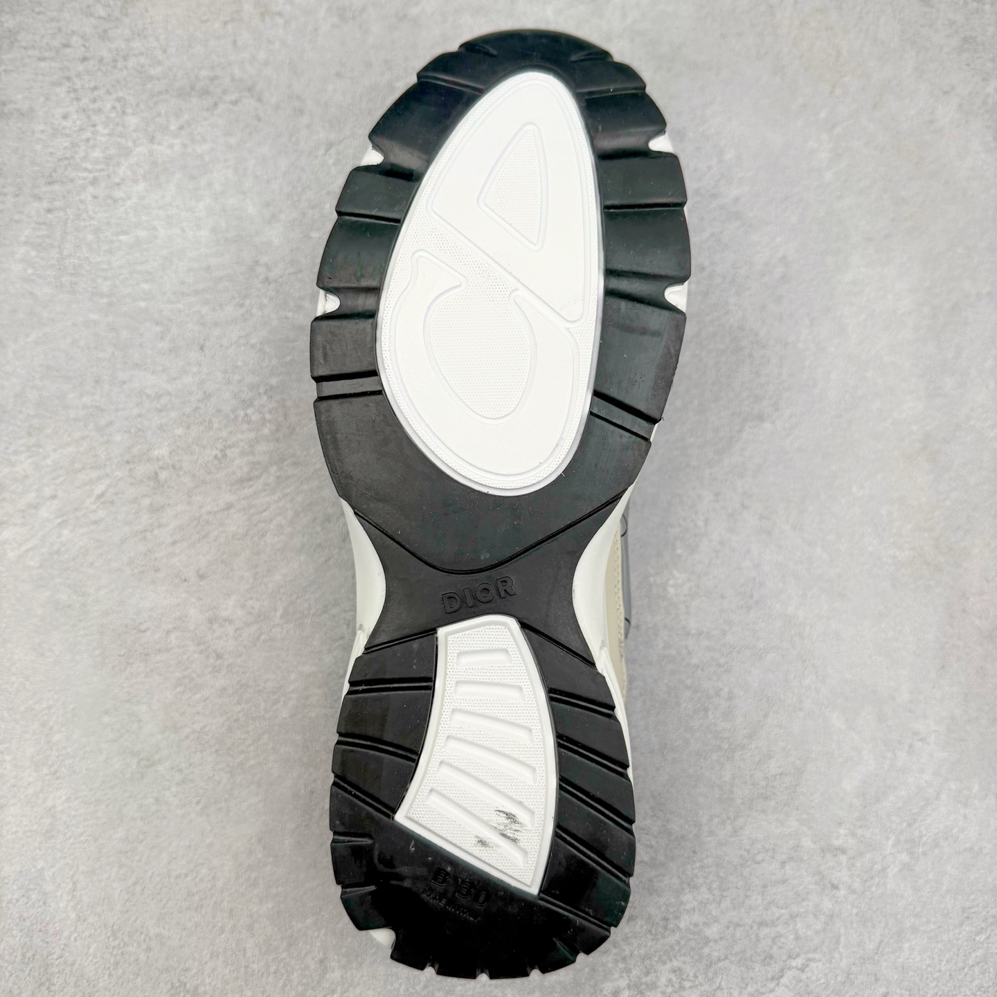 图片[9]-＃福利特价 Dior B30 迪奥网眼织物低帮运动休闲鞋 该款系列采用黑网色眼织物白和色科技料面精心制 作饰以反光“CD30”图形标志 外格轻盈的刻雕效果橡胶鞋搭底配标志性点的缀提升格调 内弹部力细节塑造想理的舒适穿着体验可与各休式闲造型配搭 彰显尚时现代的运风动范 尺码：36 37 35 39 40 41 42 43 44 45-选品中心