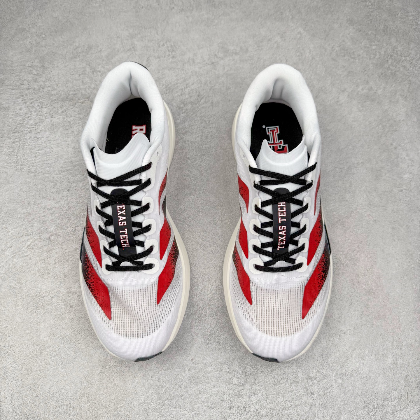 图片[2]-AD Adizero EVO SL 马拉松竞速专业跑鞋 JQ4569 CELERMESH针织网面非常轻薄 纤维间的缝隙很大 可以保证跑步时的透气、排汗效果 鞋舌直接与两侧的内衬和鞋底连接在一起 在跑步过程中不会被鞋舌的左右移动所困扰 在标准鞋带孔的基础上再拓宽一组鞋带孔 适合不同脚型的需求 突破性 EnergyRods 技术，有助于跑者实现更好的成绩 中底独特的LIGHTSTRIKE PRO泡棉材质 微弹感觉在跑步过程中给予了良好的支撑体验 对于顶级精英和高水平进阶跑者来说 ADIOS PRO是一双值得信赖的竞速比赛用鞋 尺码：36 36.5 37.5 38 38.5 39 40 40.5 41 42 42.5 43 44 44.5 45-选品中心