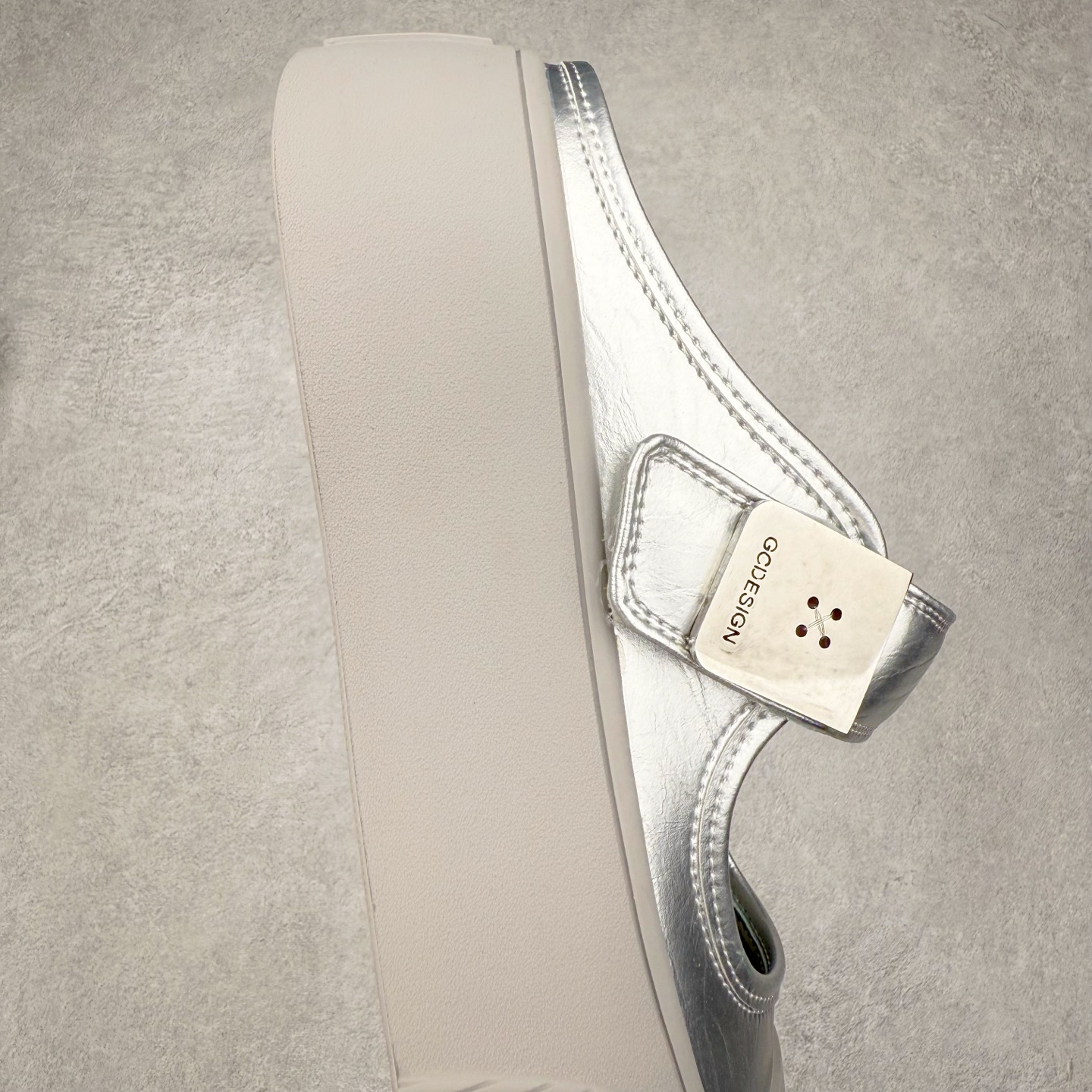 图片[6]-新晋潮流鞋靴品牌GGCC夏季新款 4.5cm厚底【银河微光】陈都灵同款 GG-CC厚底芭蕾舞 法式玛丽珍单鞋 夏季踏青舒适度和少女感我都要 金属方扣实属摩登小心机 舒适!百搭性!摩登圆润饱满楦头! 纹裂金属牛皮!柔韧有型!光泽雅致 羊皮革垫脚!亲肤细腻!透气舒爽! 优化比例!视觉增高! 橡胶大底止滑耐磨步稳回弹! 给#女生的宝藏休闲鞋 货号：G25U4817 尺码：35 36 37 38 39 40-选品中心