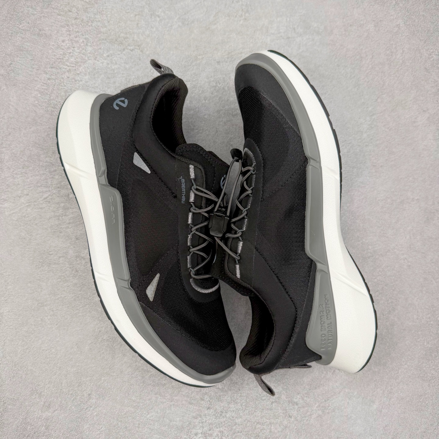 图片[3]-ECCO爱步老爹鞋男士夏季新款 飞织网面百搭潮流户外运动鞋 健步BIOM系列新款 全新的轻量发泡底材与直接注塑橡胶大底相结合 柔软舒适，轻量回弹，脚感更轻盈 鞋面采用GORE-TEX飞织网面与牛皮相结合 给你贴心透气呵护 自然律动科技 符合人体工学鞋楦 贴近足部天然形态 橡胶大底，抓地力强，具有良好的耐磨性 轻盈自如 适跑畅练 尺码：38 39 40 41 42 43 44 （皮鞋码）-选品中心