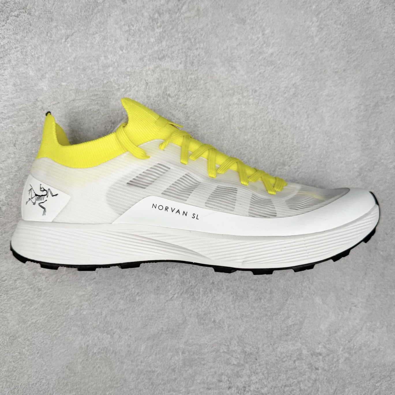 ＃HP Arcteryx Norvan SL 3 始祖鸟时尚舒适防滑透气轻便低帮跑步鞋 Arcteryx中文名始祖鸟 加拿大户外服饰品牌 1989年创立于加拿大温哥华 始祖鸟来自加拿大海岸山脉 植根高山的专业户外品牌 始终秉承对精湛设计和工艺孜孜以求的准则 从1989年创立至今 Arcteryx始终不断在产品设计与做工上不惜工本 以满足始祖鸟的标准 品质、设计以及精简的理念造就了其良好的性能 并能满足严苛环境下的使用需求 尺码：40 41 42 43 44 45-选品中心