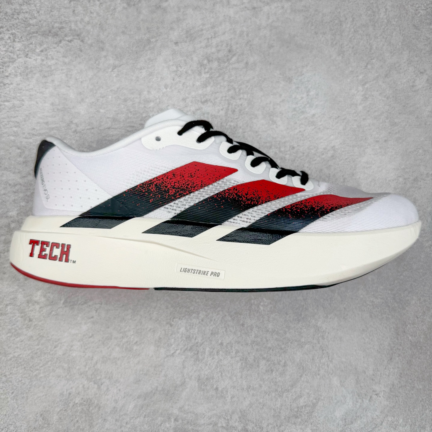 AD Adizero EVO SL 马拉松竞速专业跑鞋 JQ4569 CELERMESH针织网面非常轻薄 纤维间的缝隙很大 可以保证跑步时的透气、排汗效果 鞋舌直接与两侧的内衬和鞋底连接在一起 在跑步过程中不会被鞋舌的左右移动所困扰 在标准鞋带孔的基础上再拓宽一组鞋带孔 适合不同脚型的需求 突破性 EnergyRods 技术，有助于跑者实现更好的成绩 中底独特的LIGHTSTRIKE PRO泡棉材质 微弹感觉在跑步过程中给予了良好的支撑体验 对于顶级精英和高水平进阶跑者来说 ADIOS PRO是一双值得信赖的竞速比赛用鞋 尺码：36 36.5 37.5 38 38.5 39 40 40.5 41 42 42.5 43 44 44.5 45-选品中心