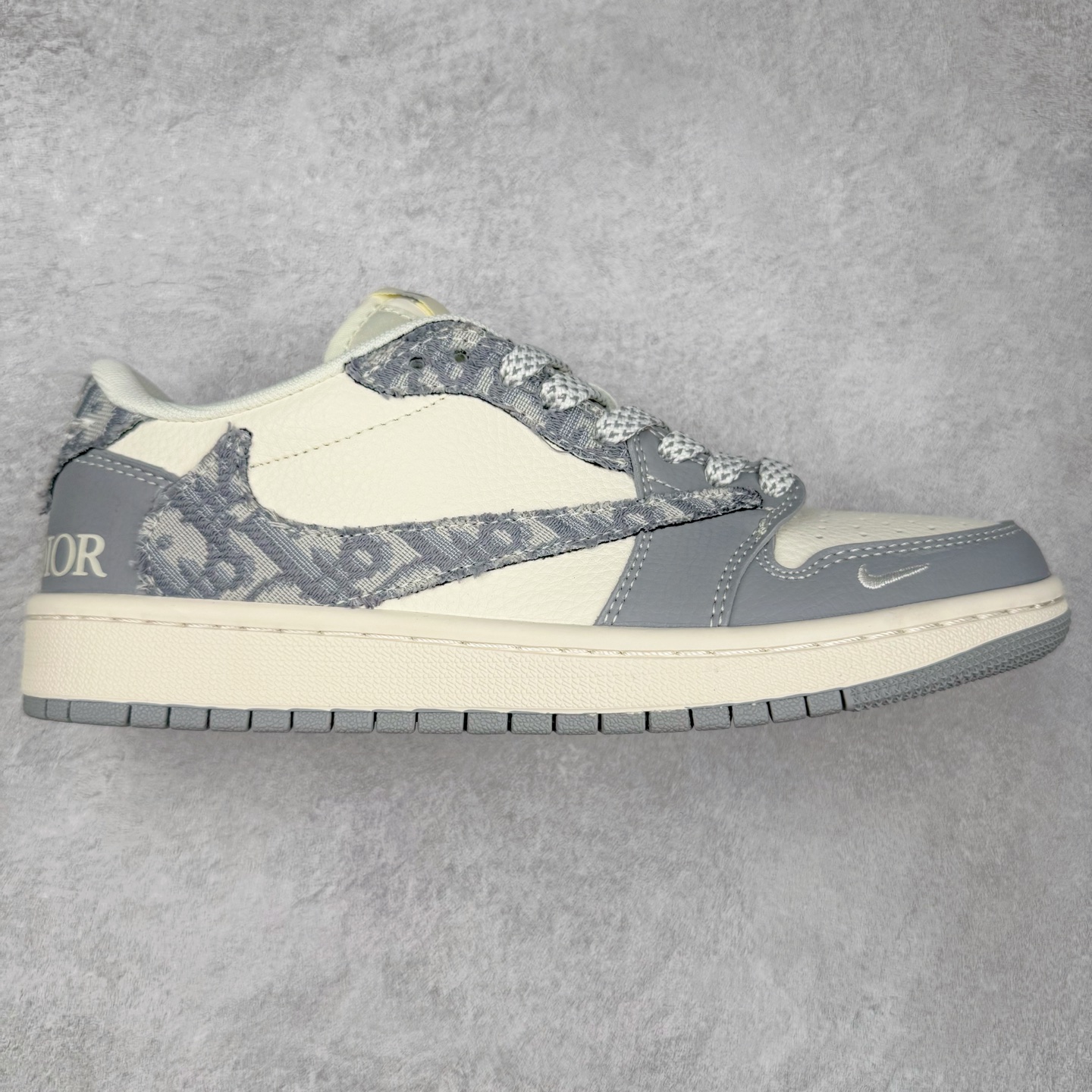 ＃福利特价 TS x Air Jordan AJ1 Low 倒钩低帮联名定制配色 原厂内置气垫魔块 A模大底 头层小牛皮 鞋舌AJ原厂专用牛津布+AJ专用反口珍珠布+原厂无杂质高弹内里海棉+特殊封边弹力鞋带 尺码：36 36.5 37.5 38 38.5 39 40 40.5 41 42 42.5 43 44 44.5 45 46 47.5-选品中心