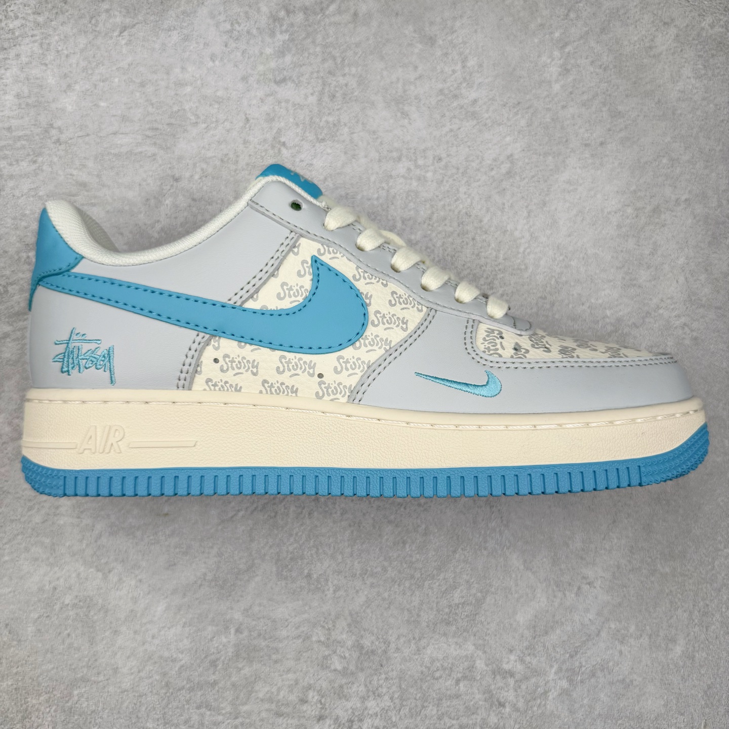 NK Air Force 1´07 Low 空军一号低帮百搭休闲运动板鞋 JJ2508-717 柔软、弹性十足的缓震性能和出色的中底设计 横跨复古与现代的外型结合 造就出风靡全球 三十多年的Force 1 直到今天还深受青睐 实拍调校N版已经零色差零失真 百分百还原实物色彩所见即所得 不存在货不对板色差等低级问题 选购参考实物拍摄 不混卖不参货 只用心做好货严格选品 承诺混一赔十 尺码：36 36.5 37.5 38 38.5 39 40 40.5 41 42 42.5 43 44 44.5 45-选品中心