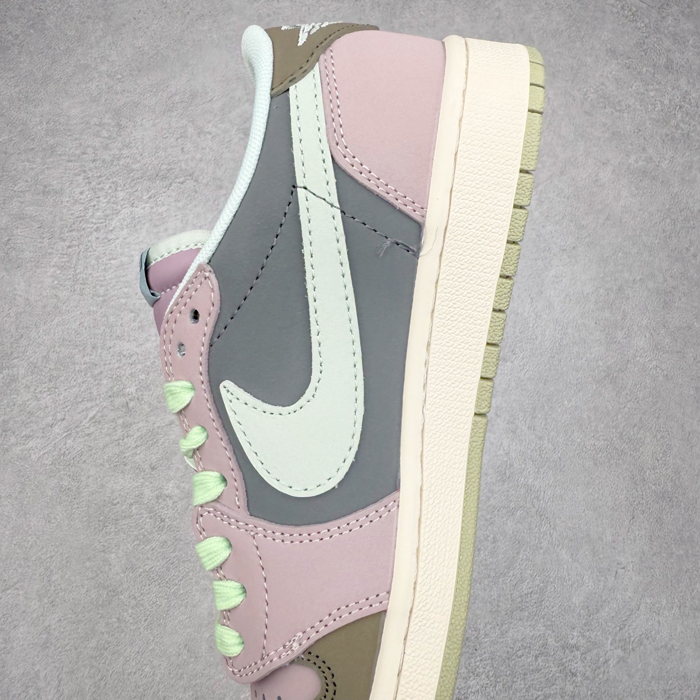 图片[7]-TS x Air Jordan AJ1 Low 倒钩低帮联名定制配色 XD0798-305 原厂内置气垫魔块 A模大底 头层小牛皮 鞋舌AJ原厂专用牛津布+AJ专用反口珍珠布+原厂无杂质高弹内里海棉+特殊封边弹力鞋带 实拍调校N版已经零色差零失真 百分百还原实物色彩所见即所得 不存在货不对板色差等低级问题 选购参考实物拍摄 不混卖不参货 只用心做好货严格选品 承诺混一赔十 尺码：36 36.5 37.5 38 38.5 39 40 40.5 41 42 42.5 43 44 44.5 45-选品中心