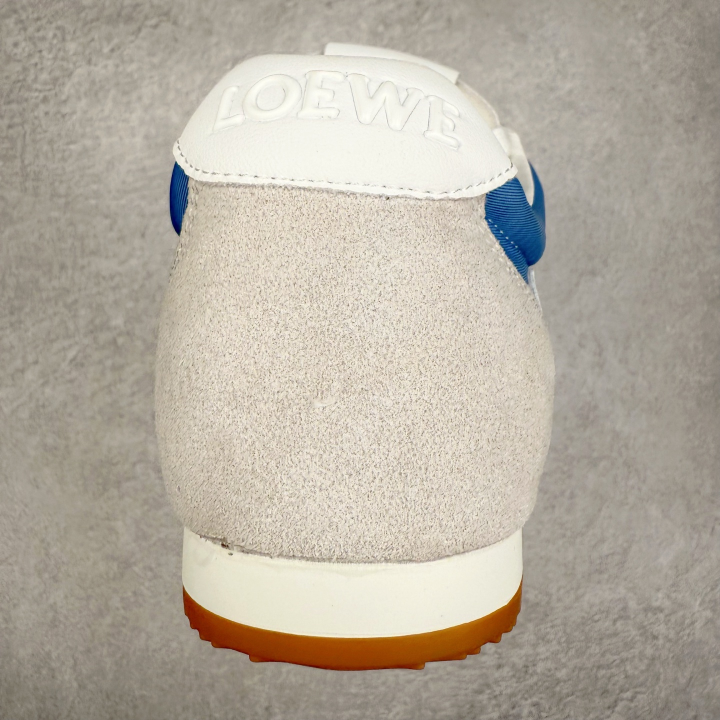 图片[8]-罗意威Loewe Ballet Runner 2.0 Sneakers 芭蕾舞2.0系列阿甘复古风德训薄底百搭休闲运动鞋 市面最高性价比 实体平台跑量 主打推荐好货 采用反绒牛皮革拼接头层皮饰片鞋面材质鞋身原装高密度防刮尼龙面料,极好柔软效果双层乳胶缓震鞋垫外部搭配轻量EVA缓震组合橡胶防滑片装外底不对称鞋头设计、袜状内部结构，轻盈橡胶外底延伸至鞋头 20 毫米鞋跟，附白色和同色系鞋带侧面饰有 L 徽标，鞋舌饰有压纹 Anagram 后跟标签饰有注塑橡胶 LOEWE 标志升级原楦型开发纸版全手工拉帮工艺成型 尺码：35 36 37 38 39 40-选品中心