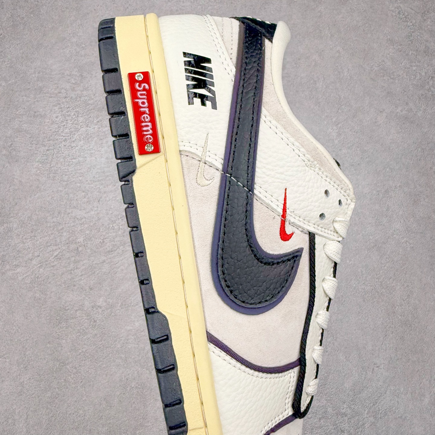 图片[6]-NK Dunk Low 定制配色 SC9207-409 大厂出品 极力推荐 原装头层材料 独家版型蒸餾加工帶來的是更好的视觉和脚感体验大厂纯原品质出货 清洁度 电绣工艺 皮料切割干净无任何毛边 细节完美 实拍调校N版已经零色差零失真 百分百还原实物色彩所见即所得 不存在货不对板色差等低级问题 选购参考实物拍摄 不混卖不参货 只用心做好货严格选品 承诺混一赔十 尺码：36 36.5 37.5 38 38.5 39 40 40.5 41 42 42.5 43 44 44.5 45-选品中心