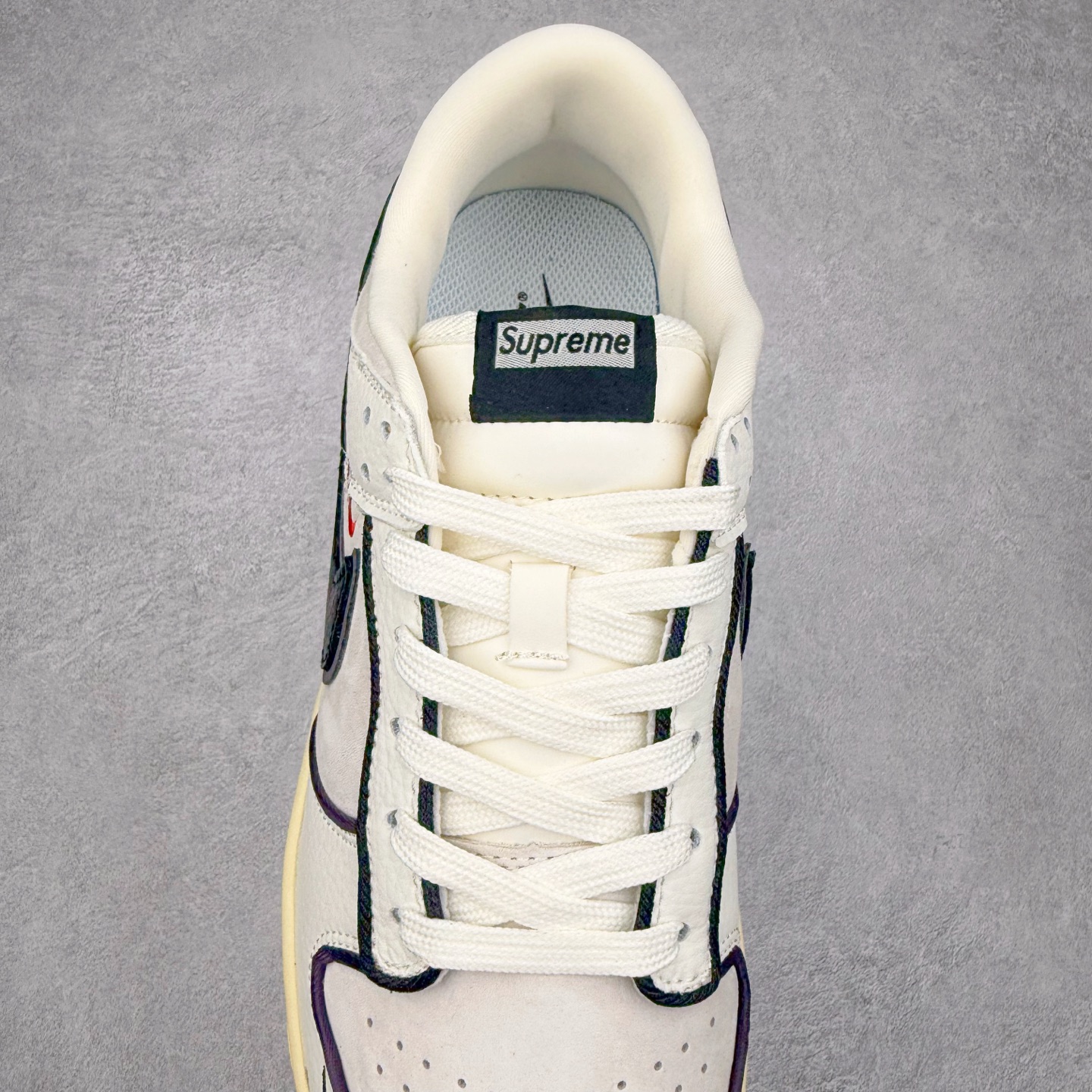 图片[5]-NK Dunk Low 定制配色 SC9207-409 大厂出品 极力推荐 原装头层材料 独家版型蒸餾加工帶來的是更好的视觉和脚感体验大厂纯原品质出货 清洁度 电绣工艺 皮料切割干净无任何毛边 细节完美 实拍调校N版已经零色差零失真 百分百还原实物色彩所见即所得 不存在货不对板色差等低级问题 选购参考实物拍摄 不混卖不参货 只用心做好货严格选品 承诺混一赔十 尺码：36 36.5 37.5 38 38.5 39 40 40.5 41 42 42.5 43 44 44.5 45-选品中心