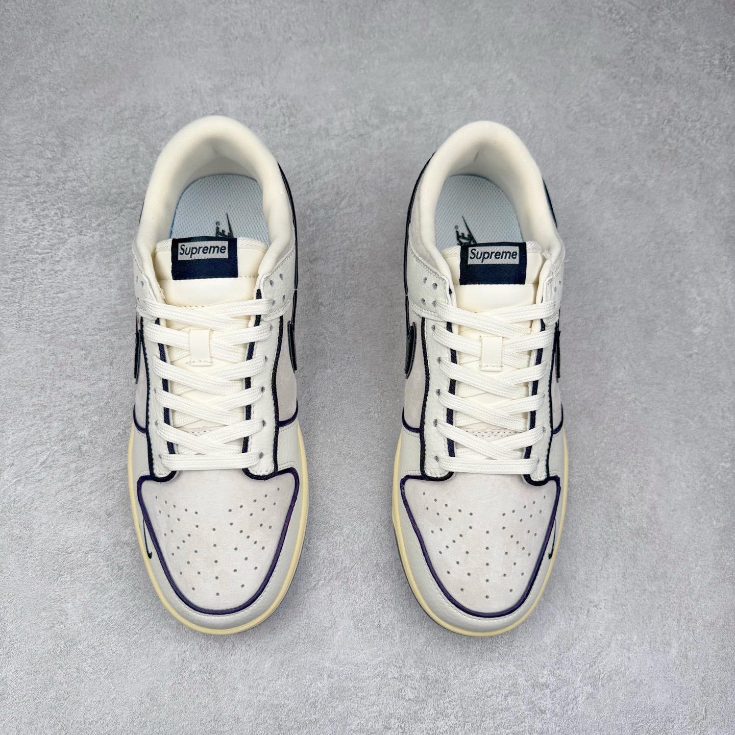 图片[2]-NK Dunk Low 定制配色 SC9207-409 大厂出品 极力推荐 原装头层材料 独家版型蒸餾加工帶來的是更好的视觉和脚感体验大厂纯原品质出货 清洁度 电绣工艺 皮料切割干净无任何毛边 细节完美 实拍调校N版已经零色差零失真 百分百还原实物色彩所见即所得 不存在货不对板色差等低级问题 选购参考实物拍摄 不混卖不参货 只用心做好货严格选品 承诺混一赔十 尺码：36 36.5 37.5 38 38.5 39 40 40.5 41 42 42.5 43 44 44.5 45-选品中心