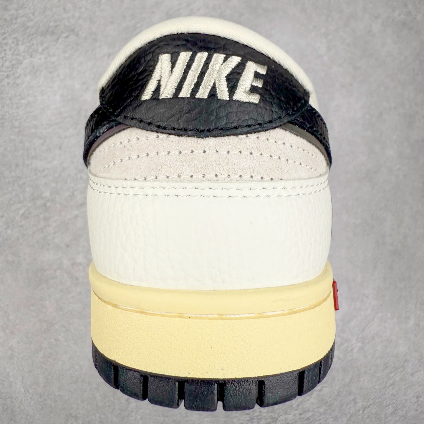 图片[8]-NK Dunk Low 定制配色 SC9207-409 大厂出品 极力推荐 原装头层材料 独家版型蒸餾加工帶來的是更好的视觉和脚感体验大厂纯原品质出货 清洁度 电绣工艺 皮料切割干净无任何毛边 细节完美 实拍调校N版已经零色差零失真 百分百还原实物色彩所见即所得 不存在货不对板色差等低级问题 选购参考实物拍摄 不混卖不参货 只用心做好货严格选品 承诺混一赔十 尺码：36 36.5 37.5 38 38.5 39 40 40.5 41 42 42.5 43 44 44.5 45-选品中心