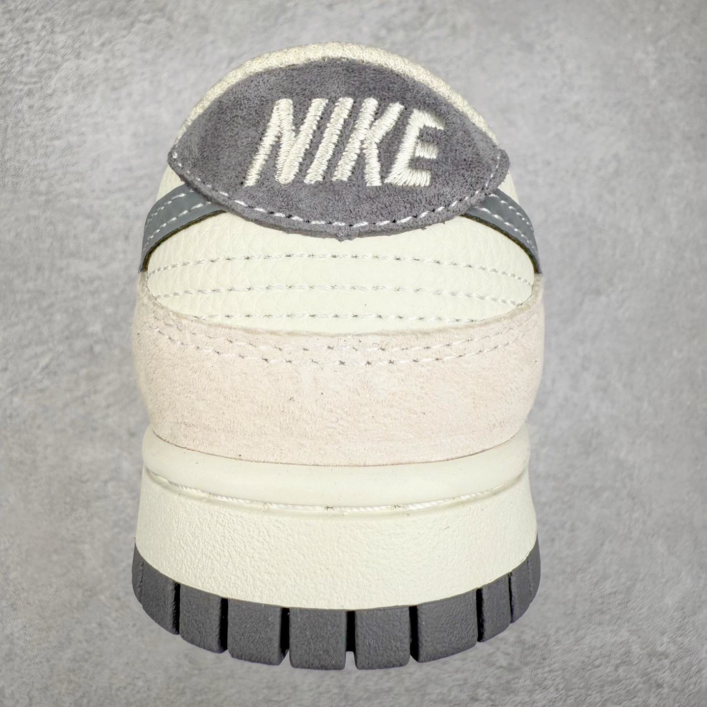 图片[8]-NK Dunk Low 定制配色 DJ2024-133 大厂出品 极力推荐 原装头层材料 独家版型蒸餾加工帶來的是更好的视觉和脚感体验大厂纯原品质出货 清洁度 电绣工艺 皮料切割干净无任何毛边 细节完美 实拍调校N版已经零色差零失真 百分百还原实物色彩所见即所得 不存在货不对板色差等低级问题 选购参考实物拍摄 不混卖不参货 只用心做好货严格选品 承诺混一赔十 尺码：36 36.5 37.5 38 38.5 39 40 40.5 41 42 42.5 43 44 44.5 45-选品中心