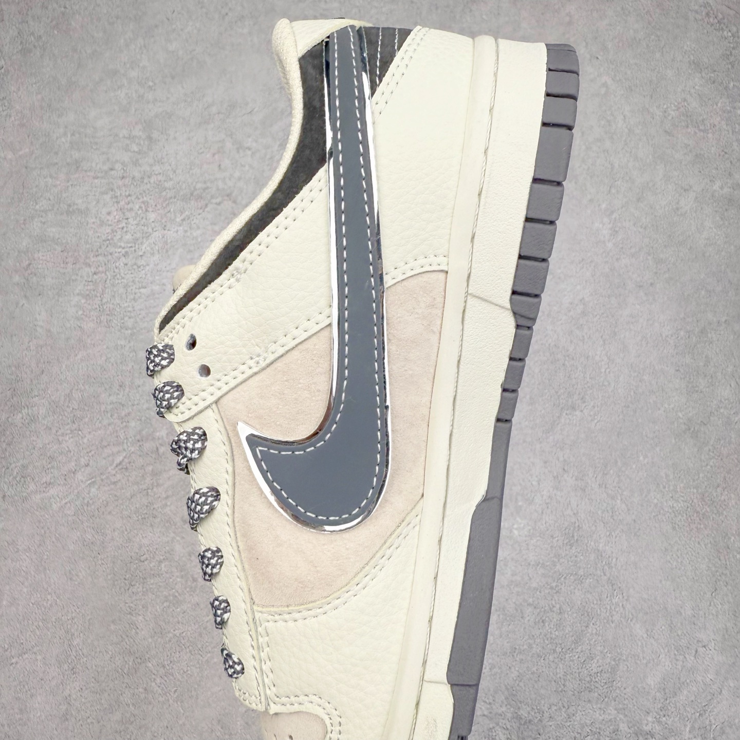 图片[7]-NK Dunk Low 定制配色 DJ2024-134 大厂出品 极力推荐 原装头层材料 独家版型蒸餾加工帶來的是更好的视觉和脚感体验大厂纯原品质出货 清洁度 电绣工艺 皮料切割干净无任何毛边 细节完美 实拍调校N版已经零色差零失真 百分百还原实物色彩所见即所得 不存在货不对板色差等低级问题 选购参考实物拍摄 不混卖不参货 只用心做好货严格选品 承诺混一赔十 尺码：36 36.5 37.5 38 38.5 39 40 40.5 41 42 42.5 43 44 44.5 45-选品中心