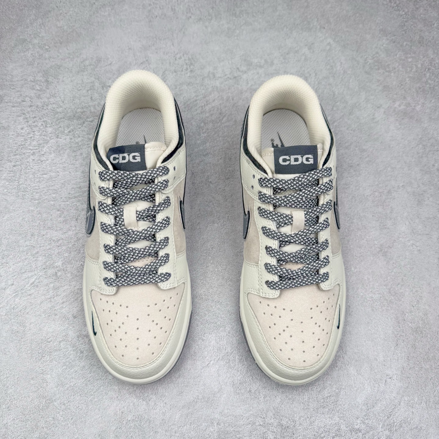 图片[2]-NK Dunk Low 定制配色 DJ2024-134 大厂出品 极力推荐 原装头层材料 独家版型蒸餾加工帶來的是更好的视觉和脚感体验大厂纯原品质出货 清洁度 电绣工艺 皮料切割干净无任何毛边 细节完美 实拍调校N版已经零色差零失真 百分百还原实物色彩所见即所得 不存在货不对板色差等低级问题 选购参考实物拍摄 不混卖不参货 只用心做好货严格选品 承诺混一赔十 尺码：36 36.5 37.5 38 38.5 39 40 40.5 41 42 42.5 43 44 44.5 45-选品中心