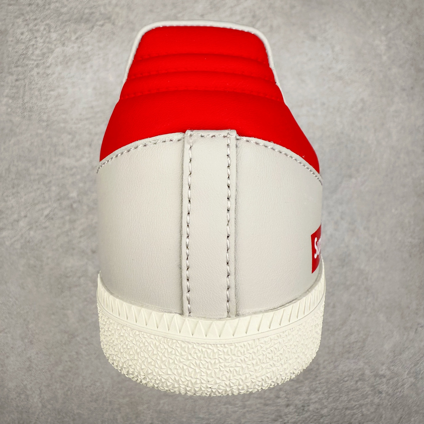 图片[8]-＃C2 AD Original Samba OG 复古经典轻便板鞋 定制配色 XR0006 这款桑巴鞋展示了高质量的工艺 带有装饰的超锁缝制和无缝的手感 柔软、柔软的皮革造型和标志性的3条纹完成了精致的外观 正规合身鞋带 鞋面上有绒面鞋垫 橡胶鞋底 享受正畸套筒软感 自50年代首次亮相以来就一直在赢得粉丝的青睐 尺码：36 36.5 37.5 38 38.5 39 40 40.5 41 42 42.5 43 44 44.5 45-选品中心