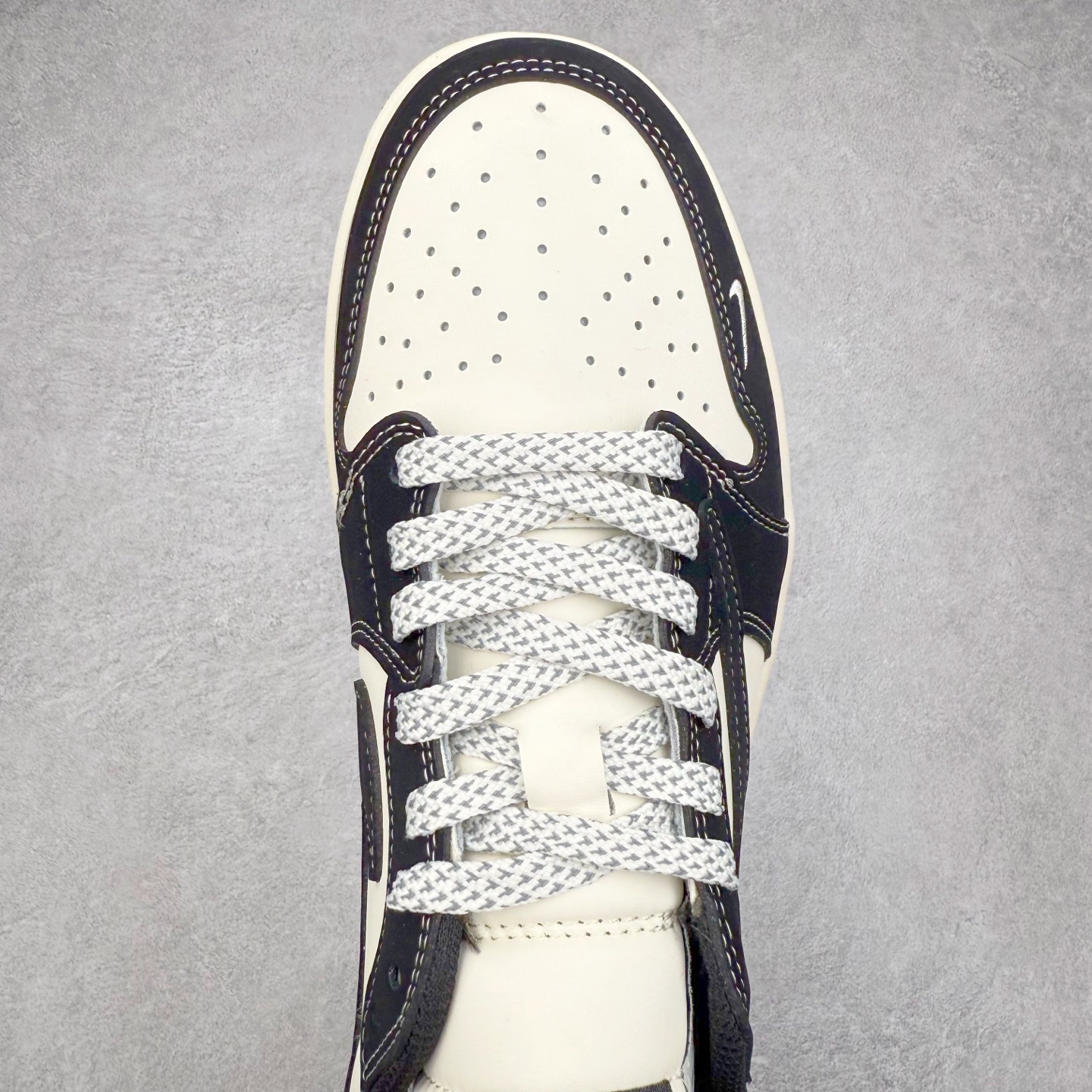 图片[4]-TS x Air Jordan AJ1 Low 倒钩低帮联名定制配色 XX3168-189 原厂内置气垫魔块 A模大底 头层小牛皮 鞋舌AJ原厂专用牛津布+AJ专用反口珍珠布+原厂无杂质高弹内里海棉+特殊封边弹力鞋带 实拍调校N版已经零色差零失真 百分百还原实物色彩所见即所得 不存在货不对板色差等低级问题 选购参考实物拍摄 不混卖不参货 只用心做好货严格选品 承诺混一赔十 尺码：36 36.5 37.5 38 38.5 39 40 40.5 41 42 42.5 43 44 44.5 45-选品中心