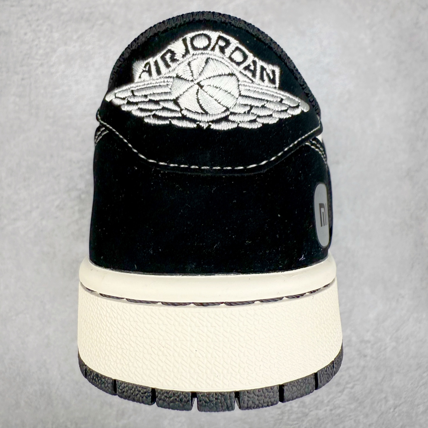 图片[8]-TS x Air Jordan AJ1 Low 倒钩低帮联名定制配色 XX3168-189 原厂内置气垫魔块 A模大底 头层小牛皮 鞋舌AJ原厂专用牛津布+AJ专用反口珍珠布+原厂无杂质高弹内里海棉+特殊封边弹力鞋带 实拍调校N版已经零色差零失真 百分百还原实物色彩所见即所得 不存在货不对板色差等低级问题 选购参考实物拍摄 不混卖不参货 只用心做好货严格选品 承诺混一赔十 尺码：36 36.5 37.5 38 38.5 39 40 40.5 41 42 42.5 43 44 44.5 45-选品中心