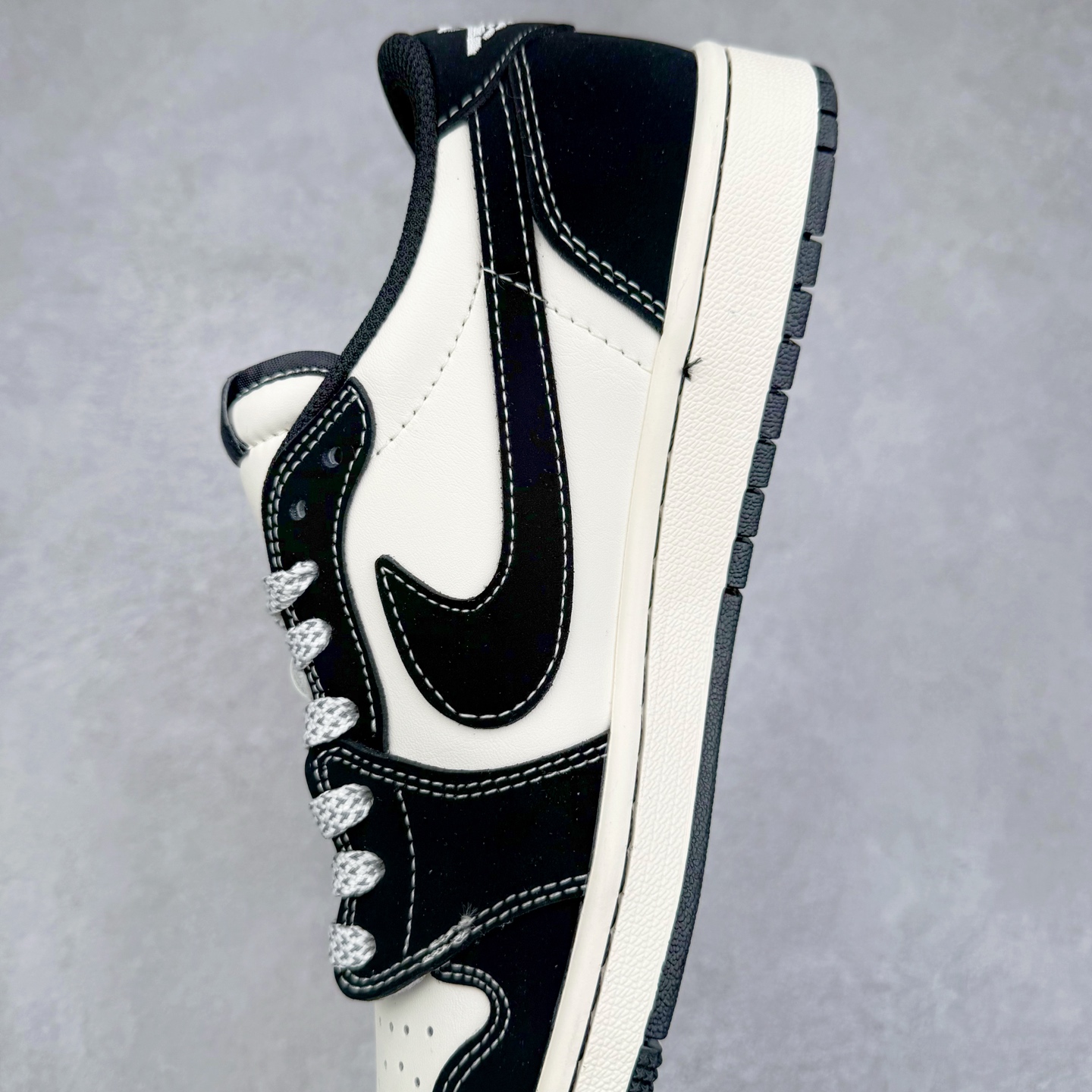 图片[7]-TS x Air Jordan AJ1 Low 倒钩低帮联名定制配色 XX3168-189 原厂内置气垫魔块 A模大底 头层小牛皮 鞋舌AJ原厂专用牛津布+AJ专用反口珍珠布+原厂无杂质高弹内里海棉+特殊封边弹力鞋带 实拍调校N版已经零色差零失真 百分百还原实物色彩所见即所得 不存在货不对板色差等低级问题 选购参考实物拍摄 不混卖不参货 只用心做好货严格选品 承诺混一赔十 尺码：36 36.5 37.5 38 38.5 39 40 40.5 41 42 42.5 43 44 44.5 45-选品中心