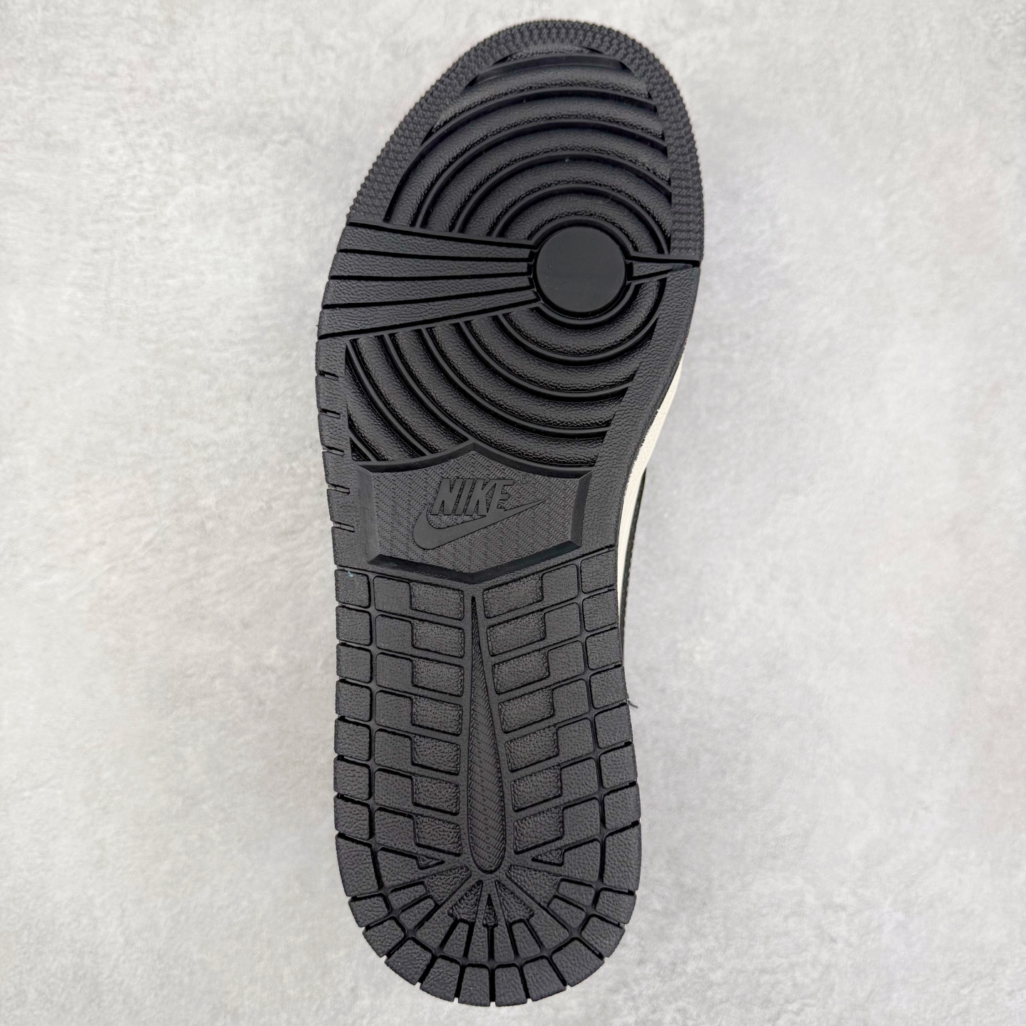 图片[9]-TS x Air Jordan AJ1 Low 倒钩低帮联名定制配色 XX3168-189 原厂内置气垫魔块 A模大底 头层小牛皮 鞋舌AJ原厂专用牛津布+AJ专用反口珍珠布+原厂无杂质高弹内里海棉+特殊封边弹力鞋带 实拍调校N版已经零色差零失真 百分百还原实物色彩所见即所得 不存在货不对板色差等低级问题 选购参考实物拍摄 不混卖不参货 只用心做好货严格选品 承诺混一赔十 尺码：36 36.5 37.5 38 38.5 39 40 40.5 41 42 42.5 43 44 44.5 45-选品中心